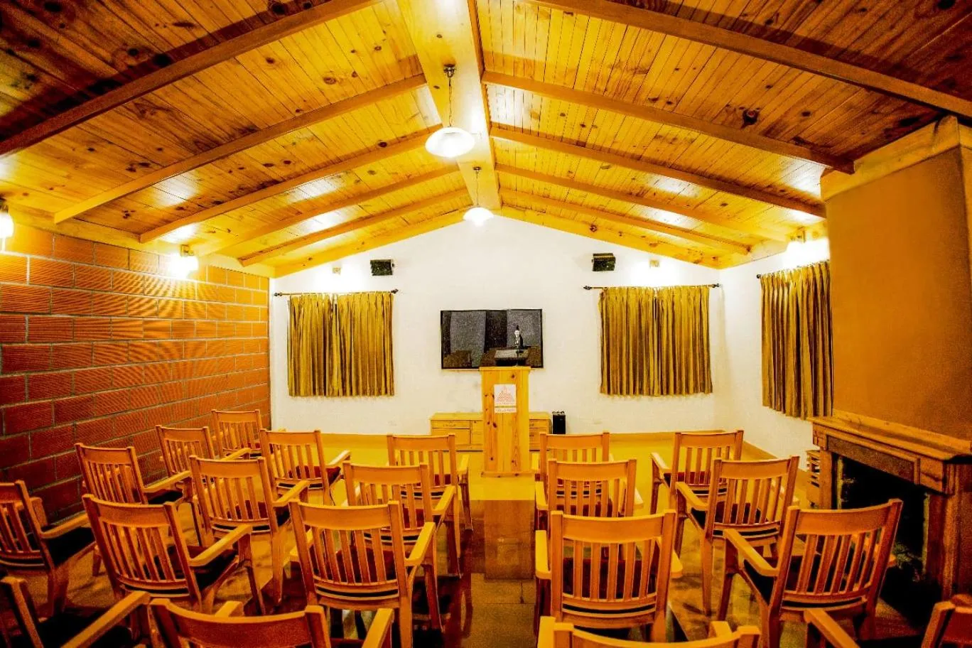 Communal lounge/ TV room in Altius Nest Hotel