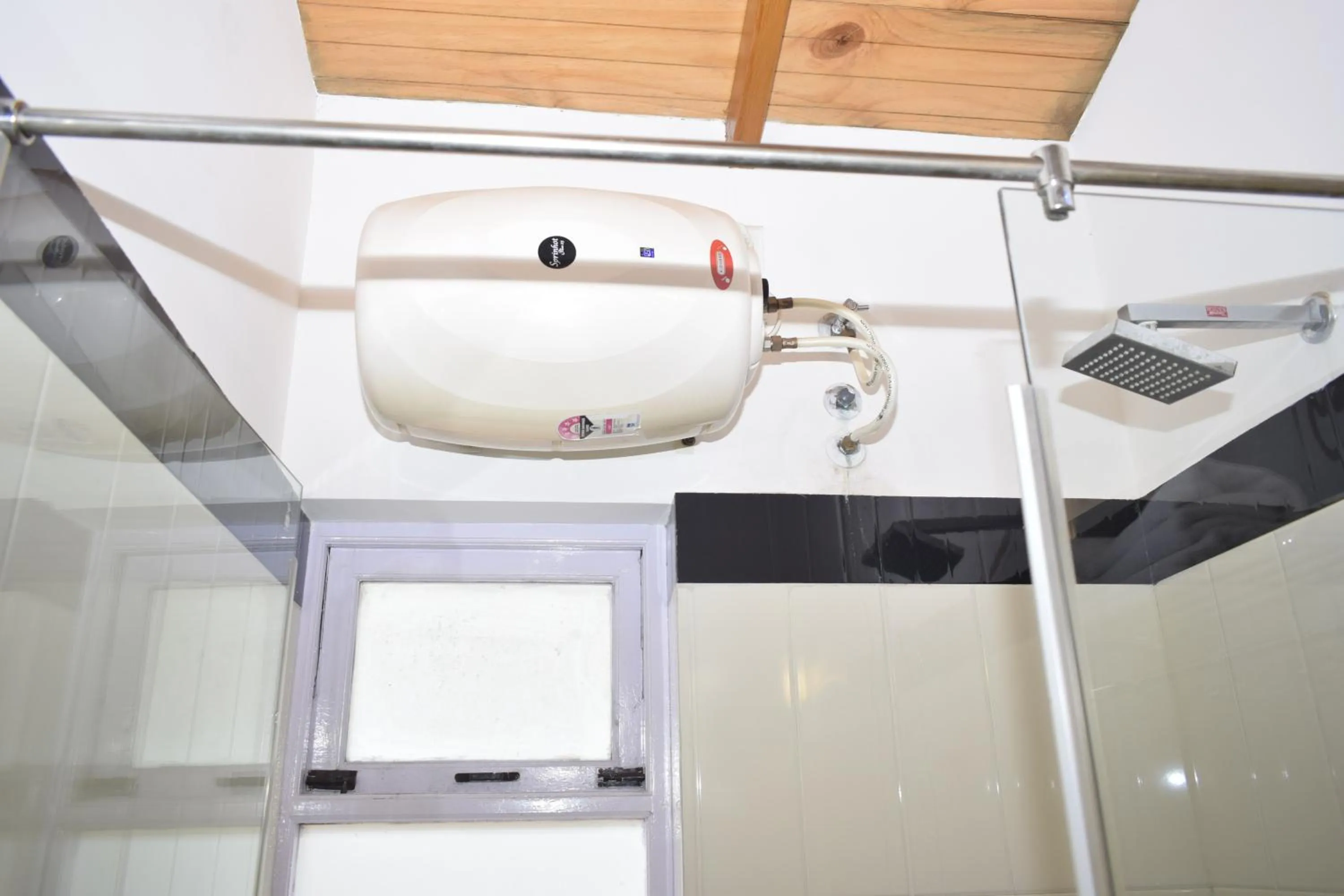 Shower in Altius Nest Hotel