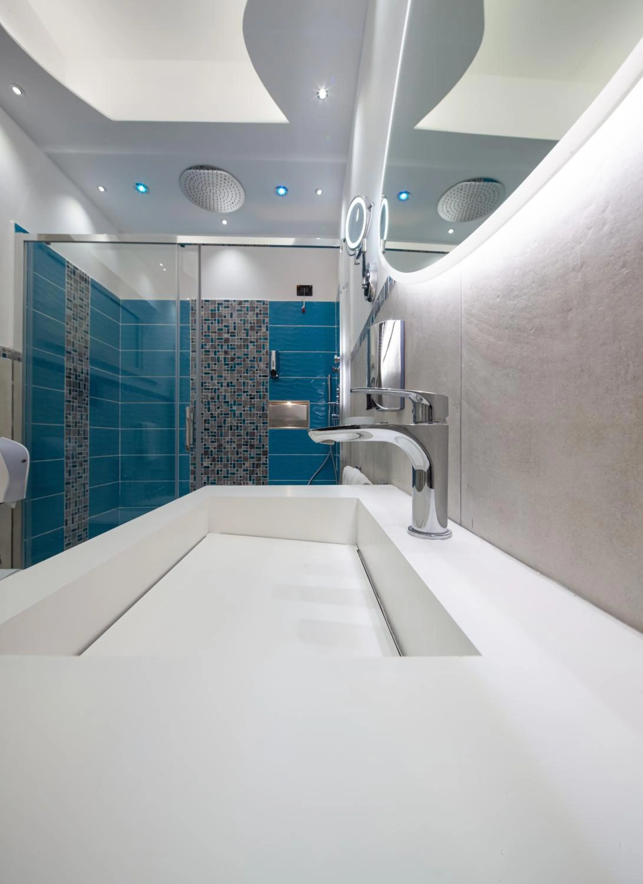 Shower in Hotel Blu Eden