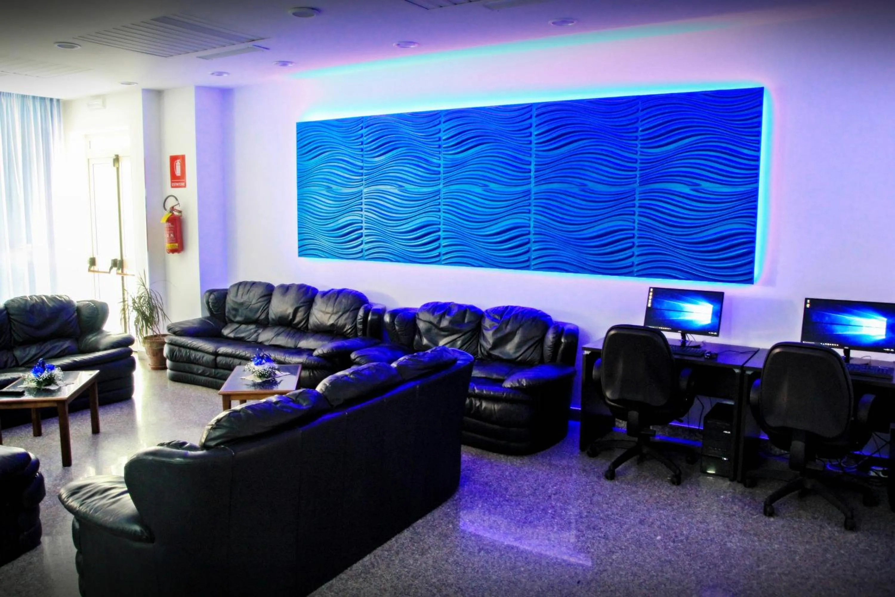 Communal lounge/ TV room in Hotel Blu Eden