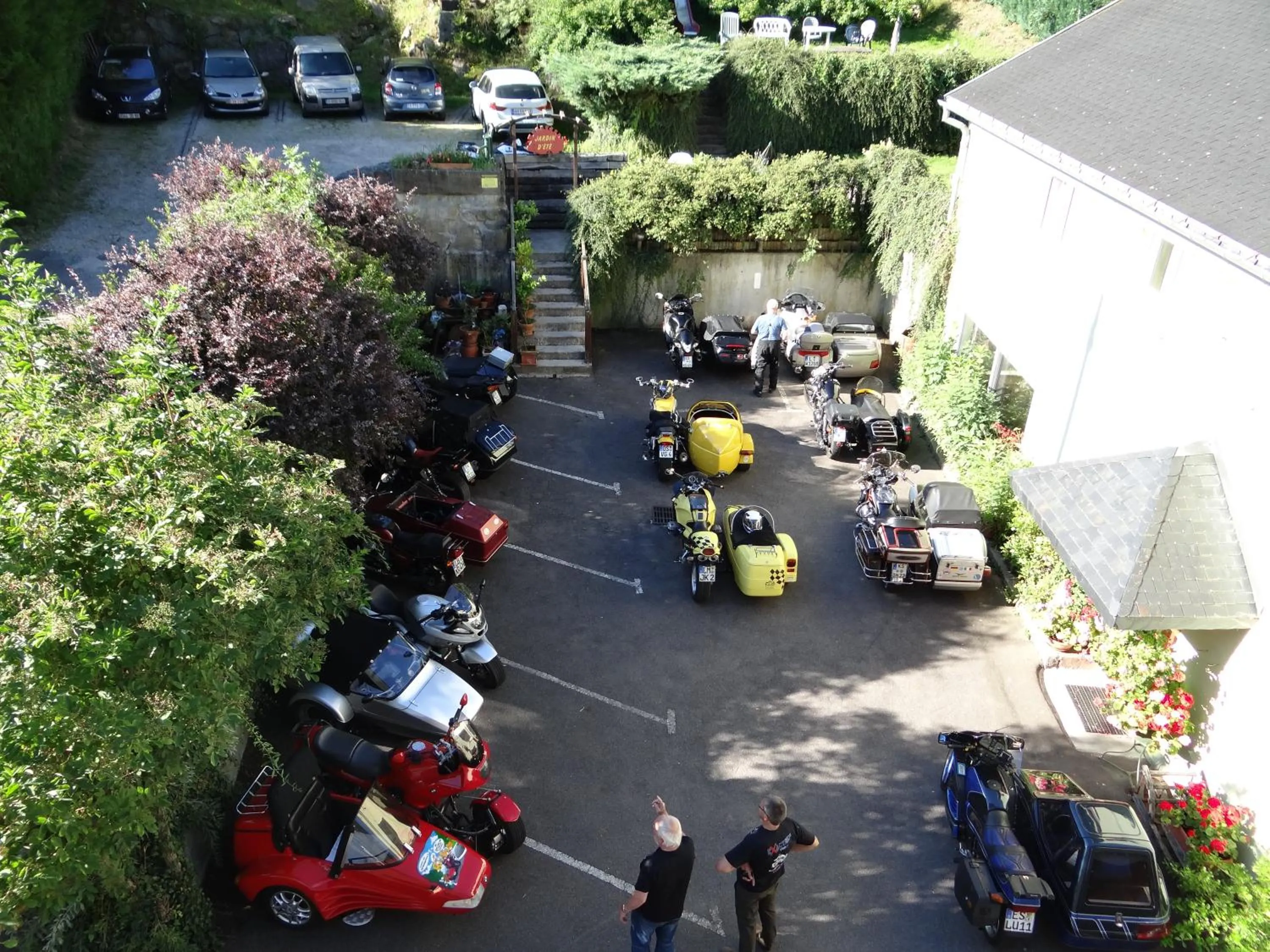 Parking in Logis Hôtel - Restaurant Aux Bruyères