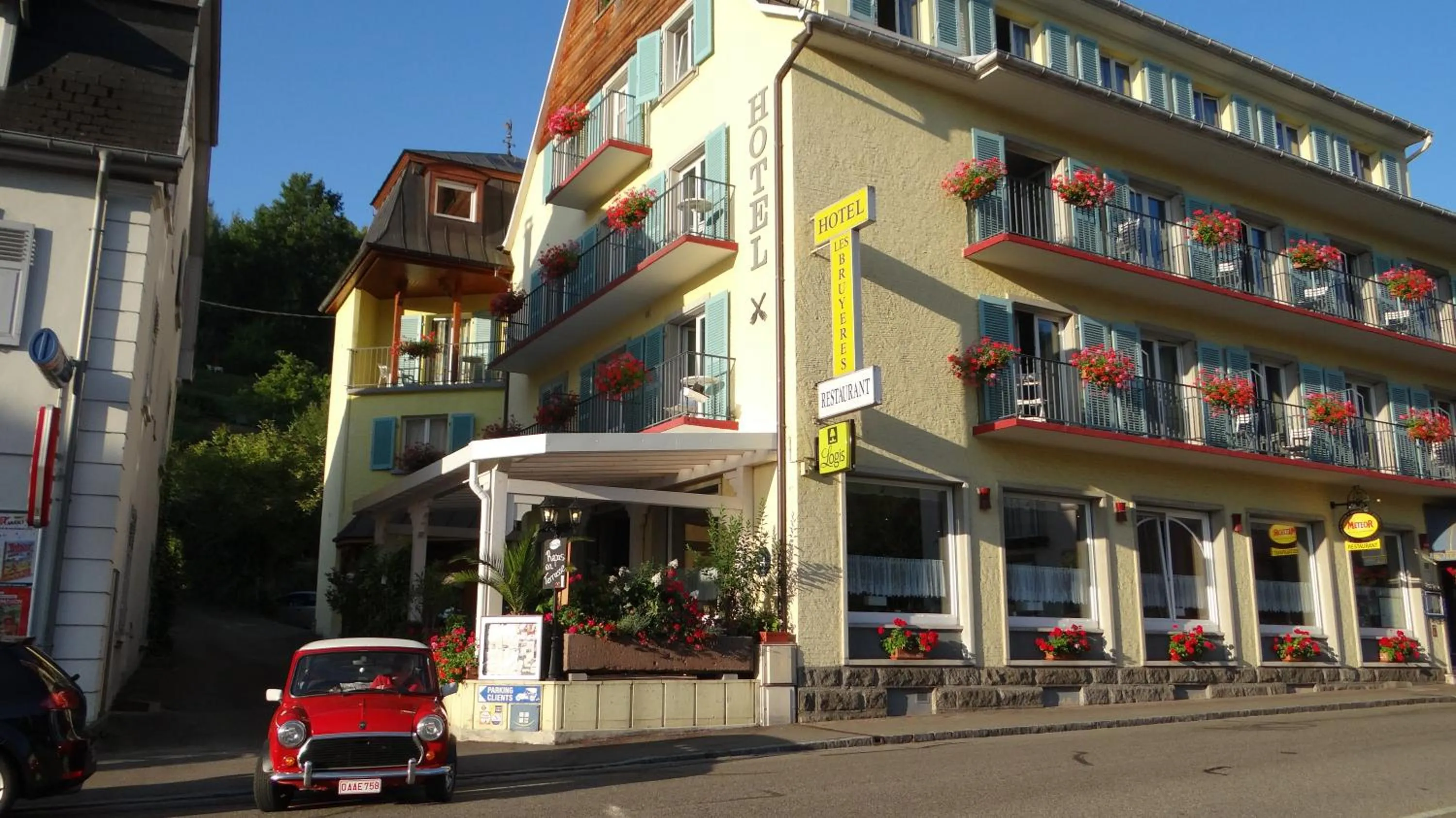 Property building in Logis Hôtel - Restaurant Aux Bruyères