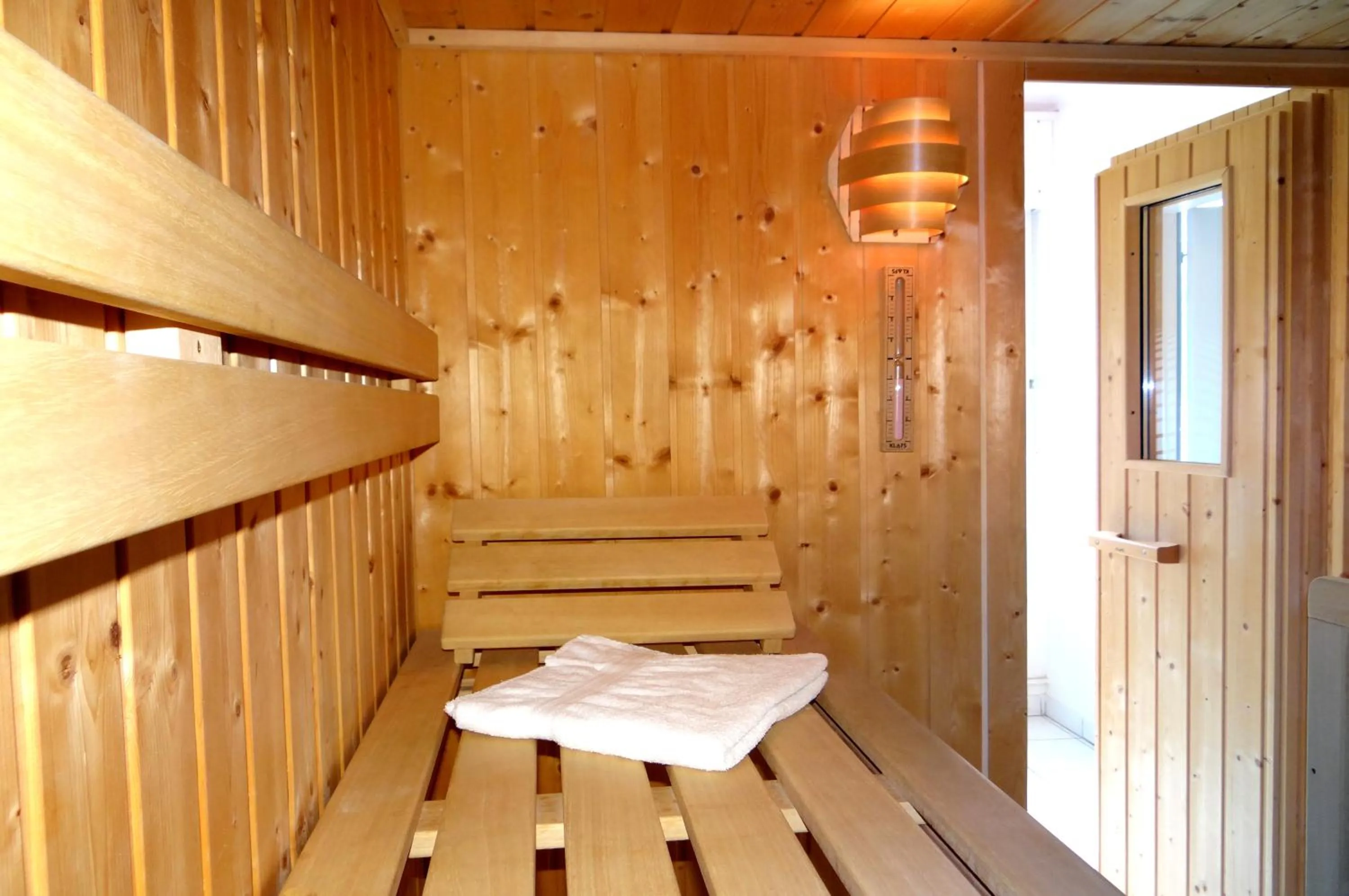 Sauna in Logis Hôtel - Restaurant Aux Bruyères