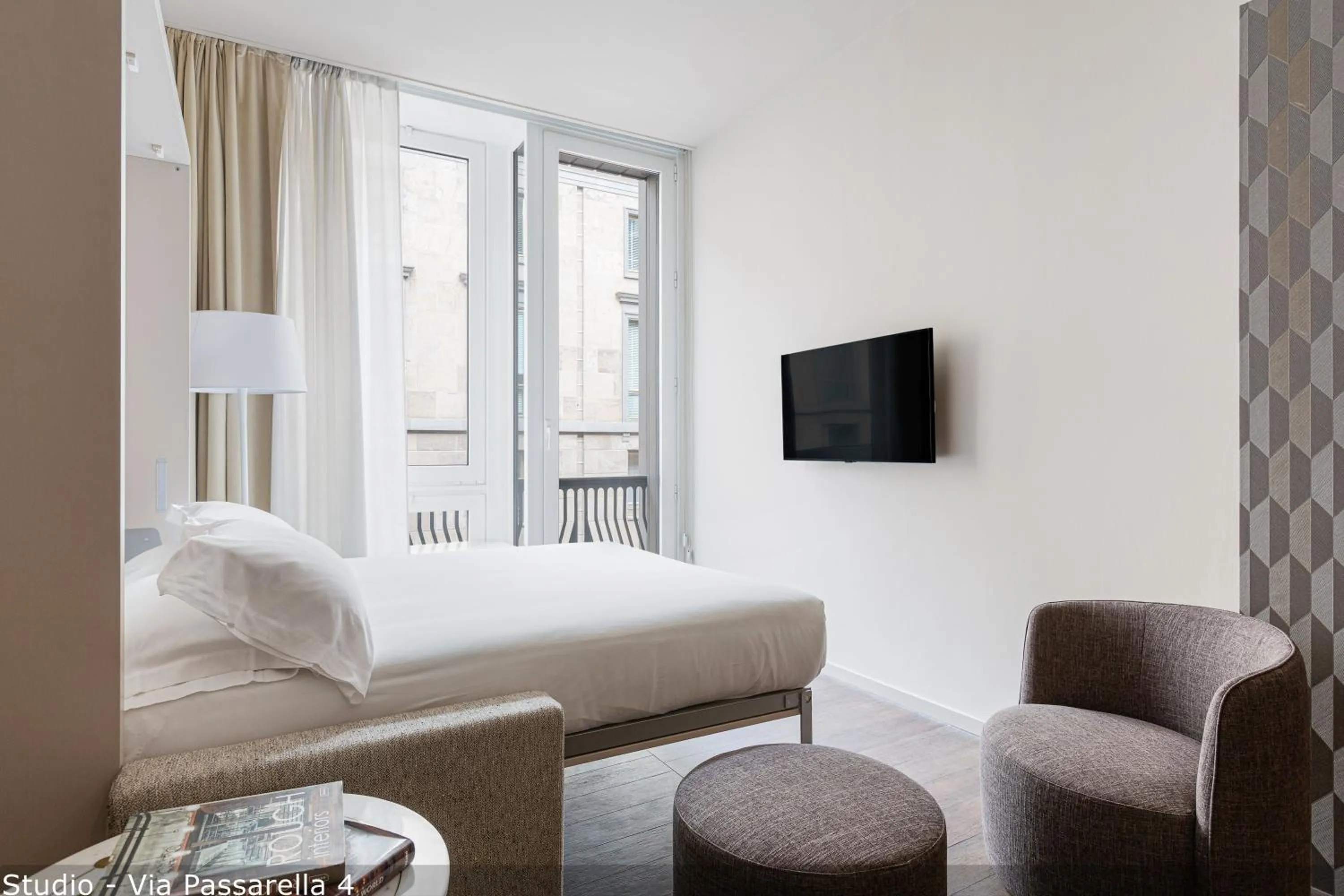 Bed in Brera Apartments in San Babila