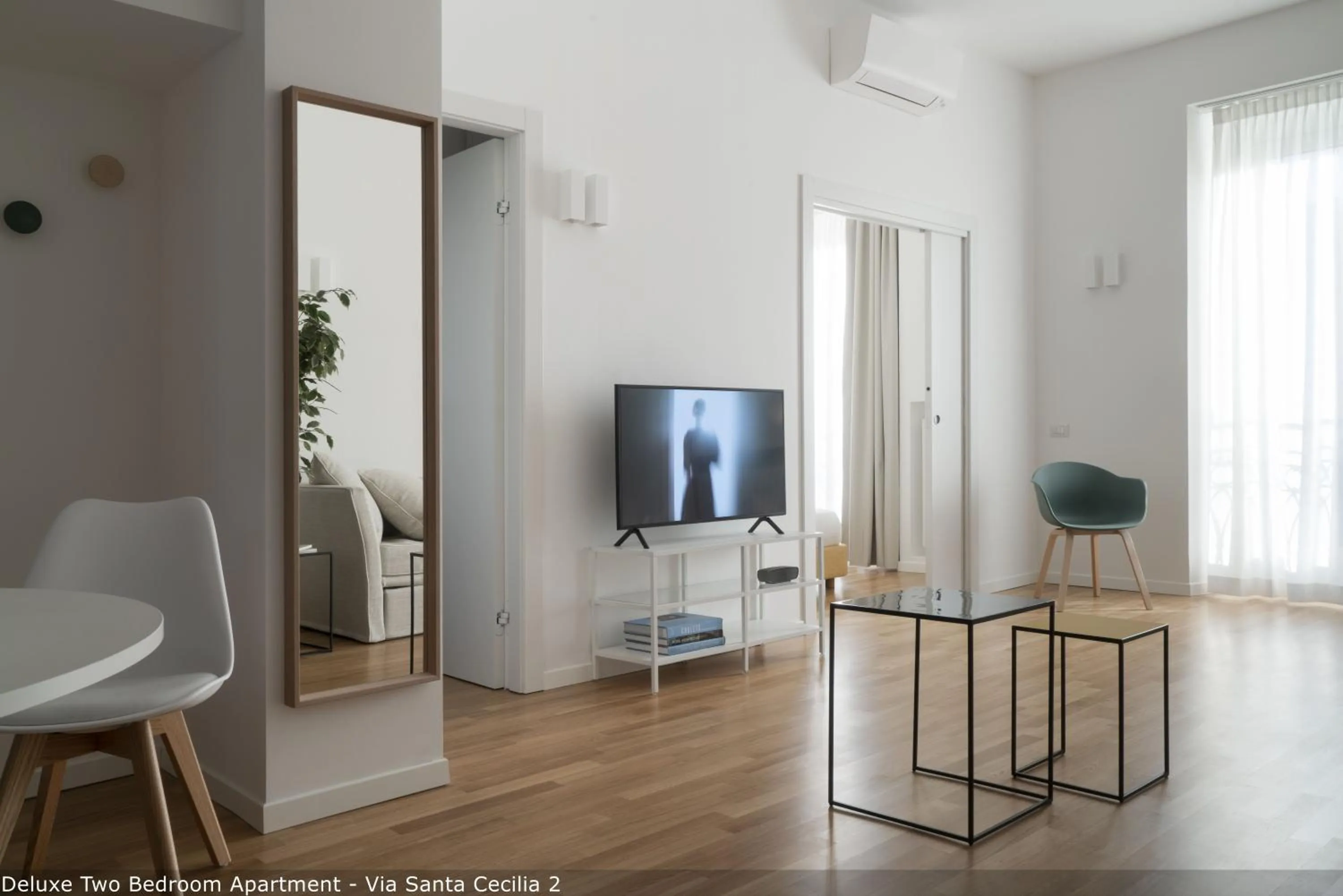TV and multimedia in Brera Apartments in San Babila