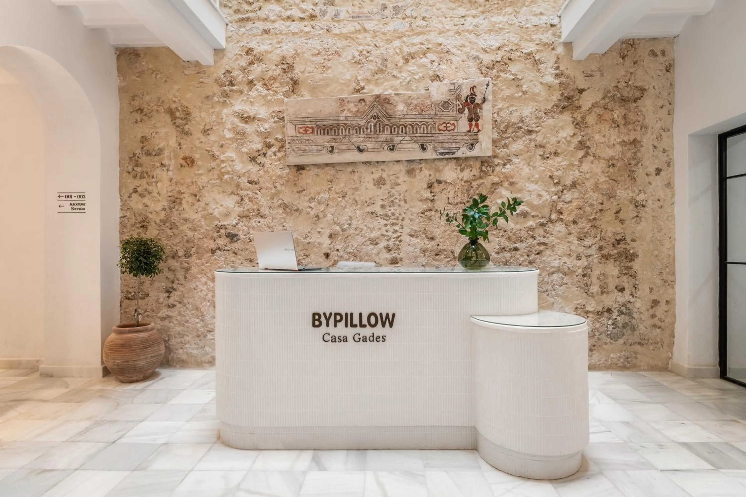 Lobby or reception in BYPILLOW Casa Gades