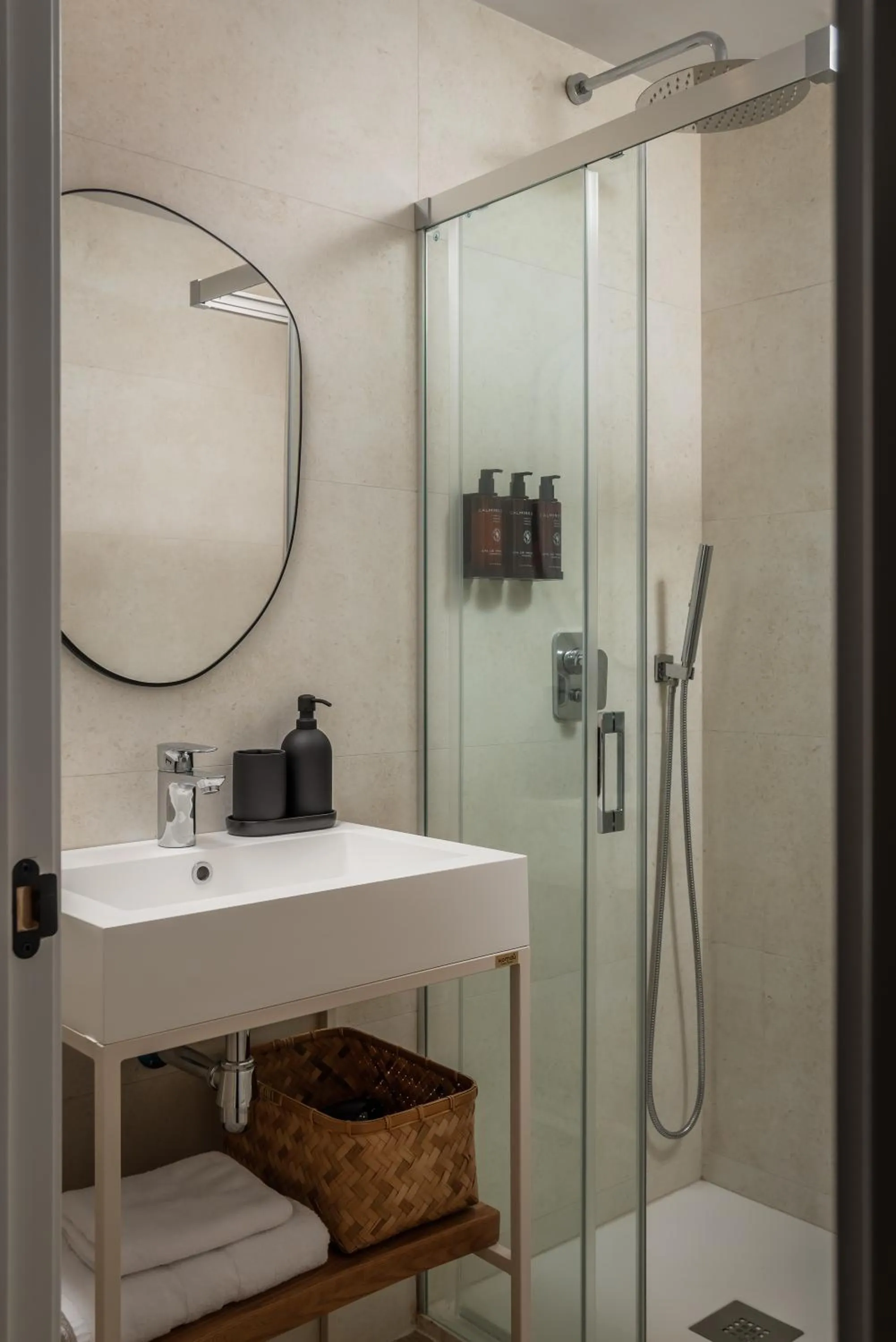 Shower in BYPILLOW Casa Gades