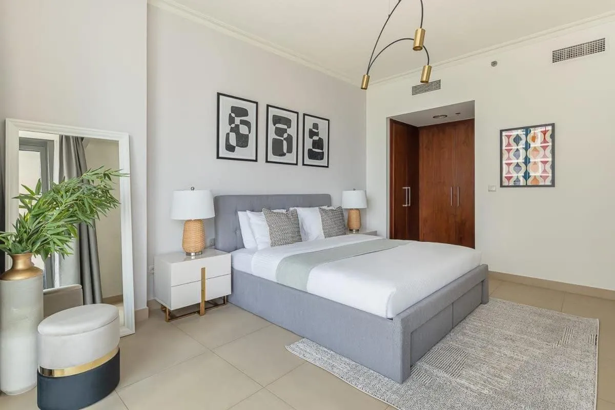 Frank Porter - Burj Vista Tower 2