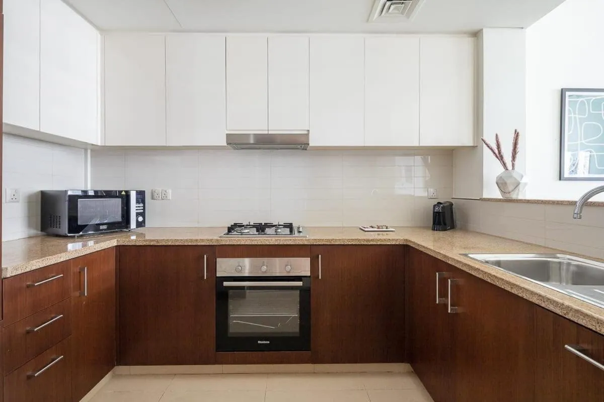 Frank Porter - Burj Vista Tower 2