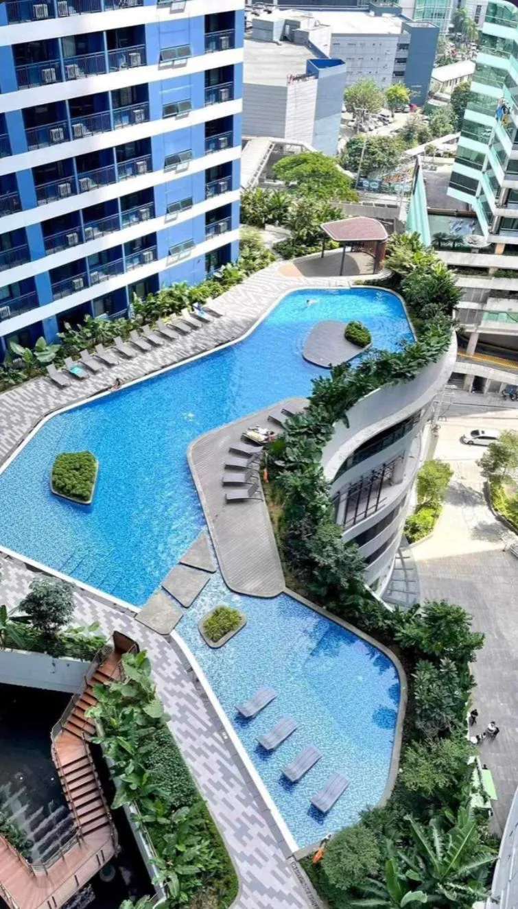  in Fresh Air in Heart of Makati