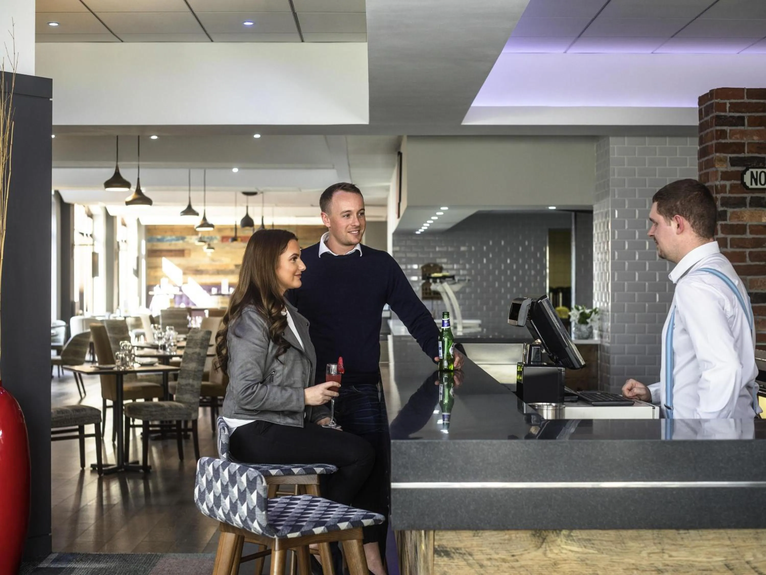 Lounge or bar in Novotel Ipswich Centre