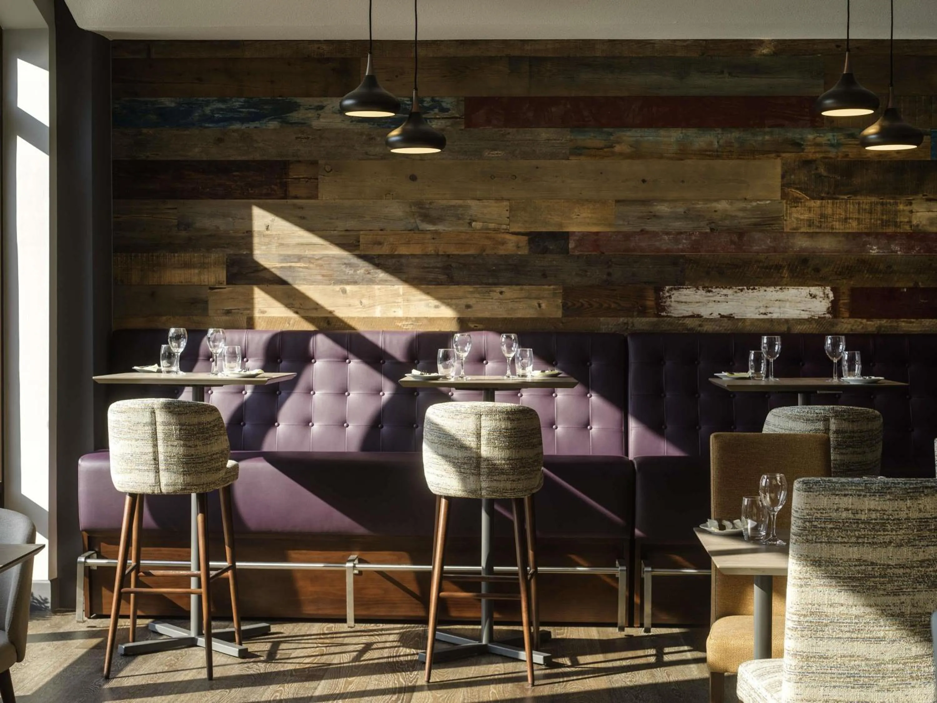 Restaurant/places to eat in Novotel Ipswich Centre