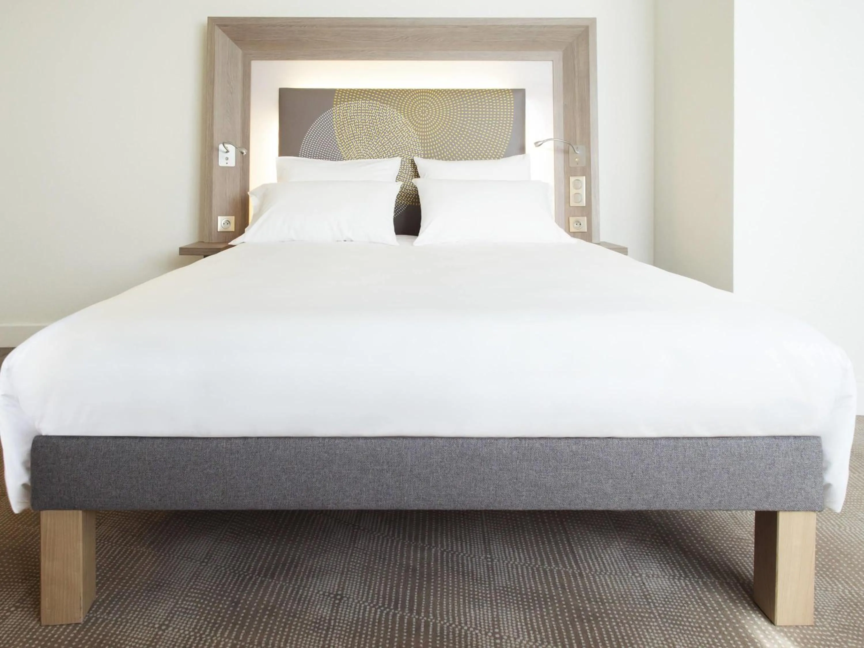 Bedroom, Bed in Novotel Ipswich Centre