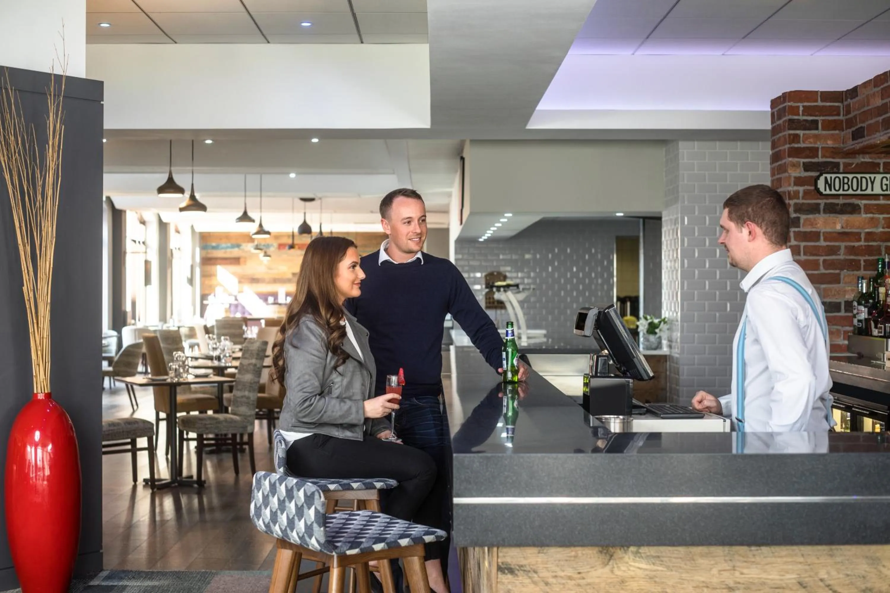 Lounge or bar in Novotel Ipswich Centre