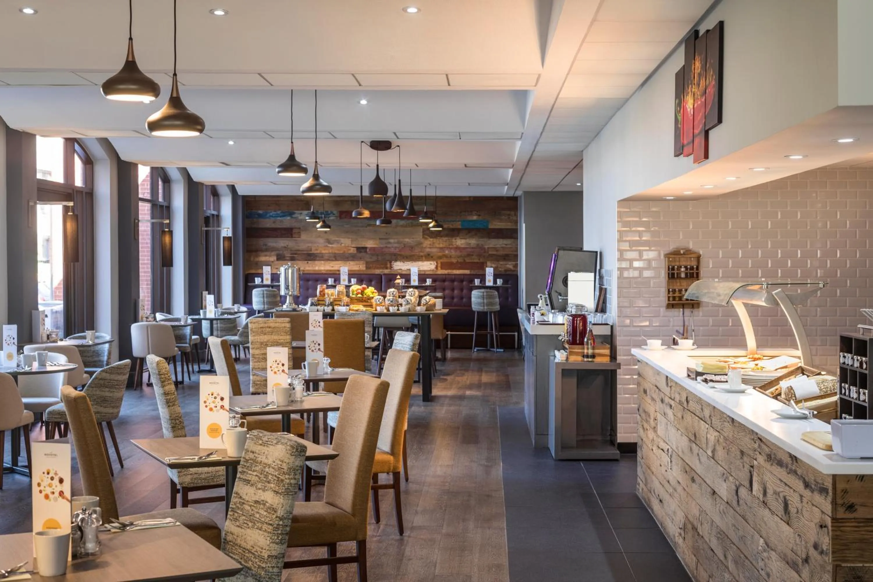 Restaurant/places to eat in Novotel Ipswich Centre