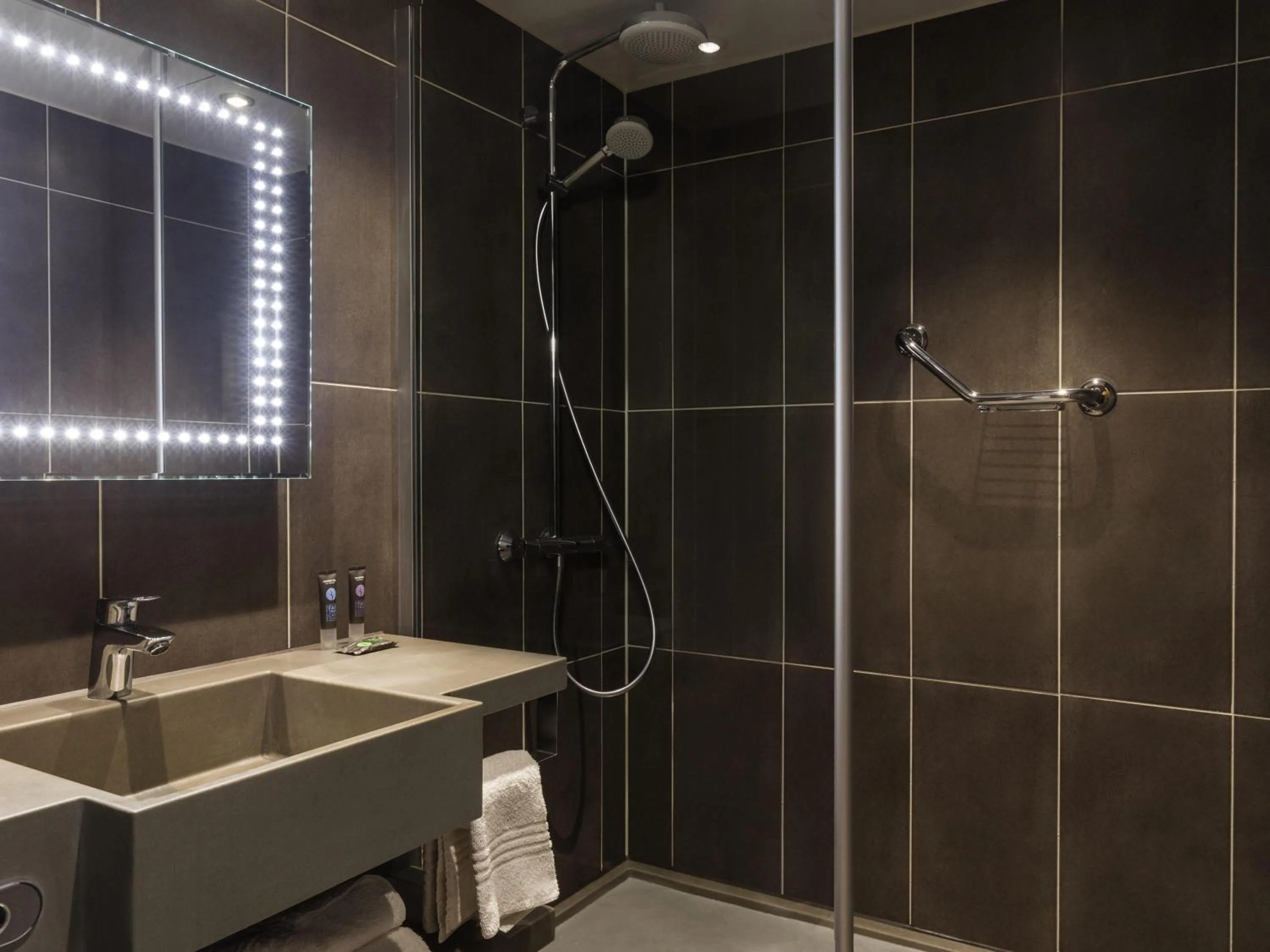 Bedroom in Novotel Ipswich Centre