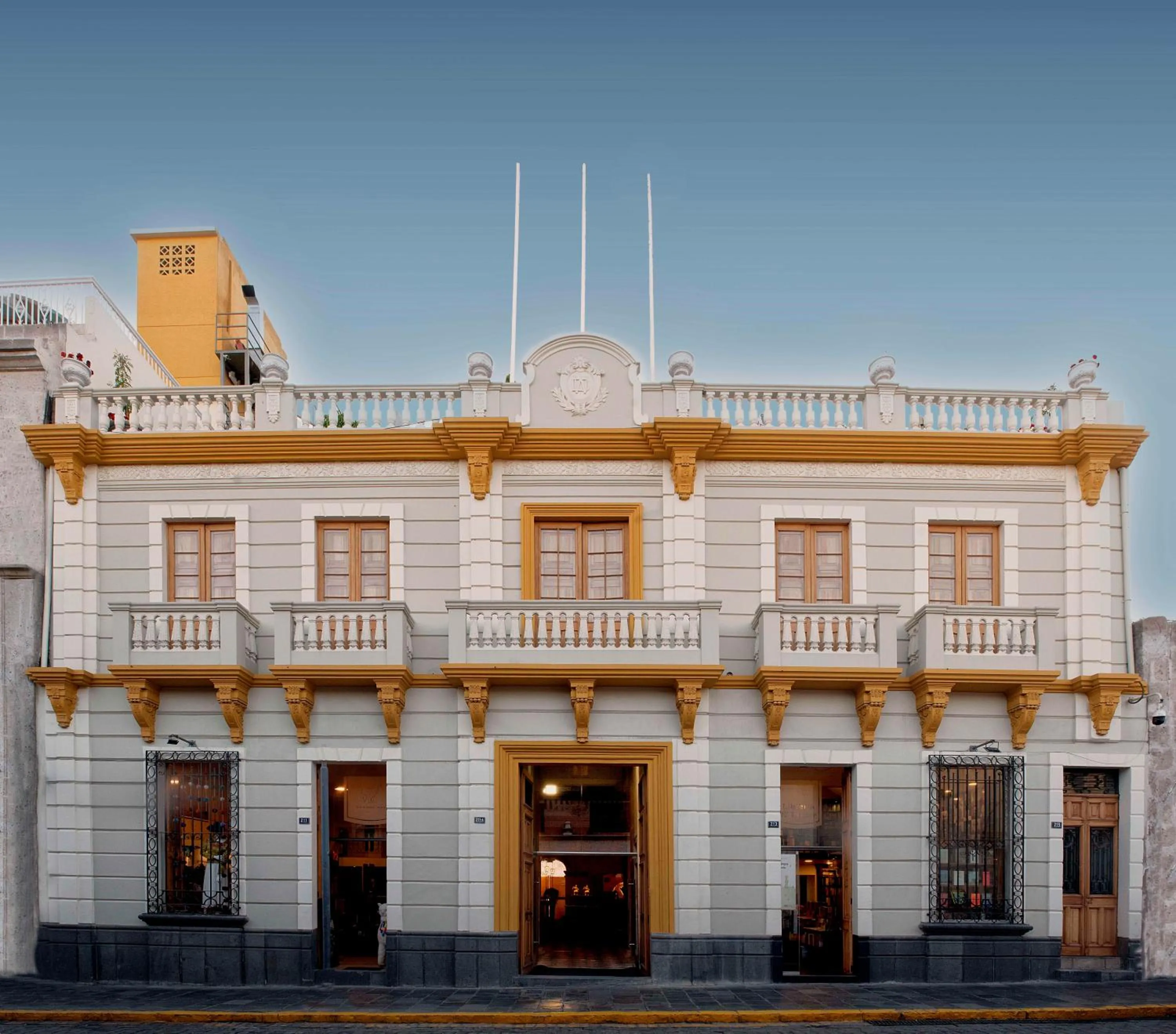 Facade/entrance in ARIQUEPAY HOTEL