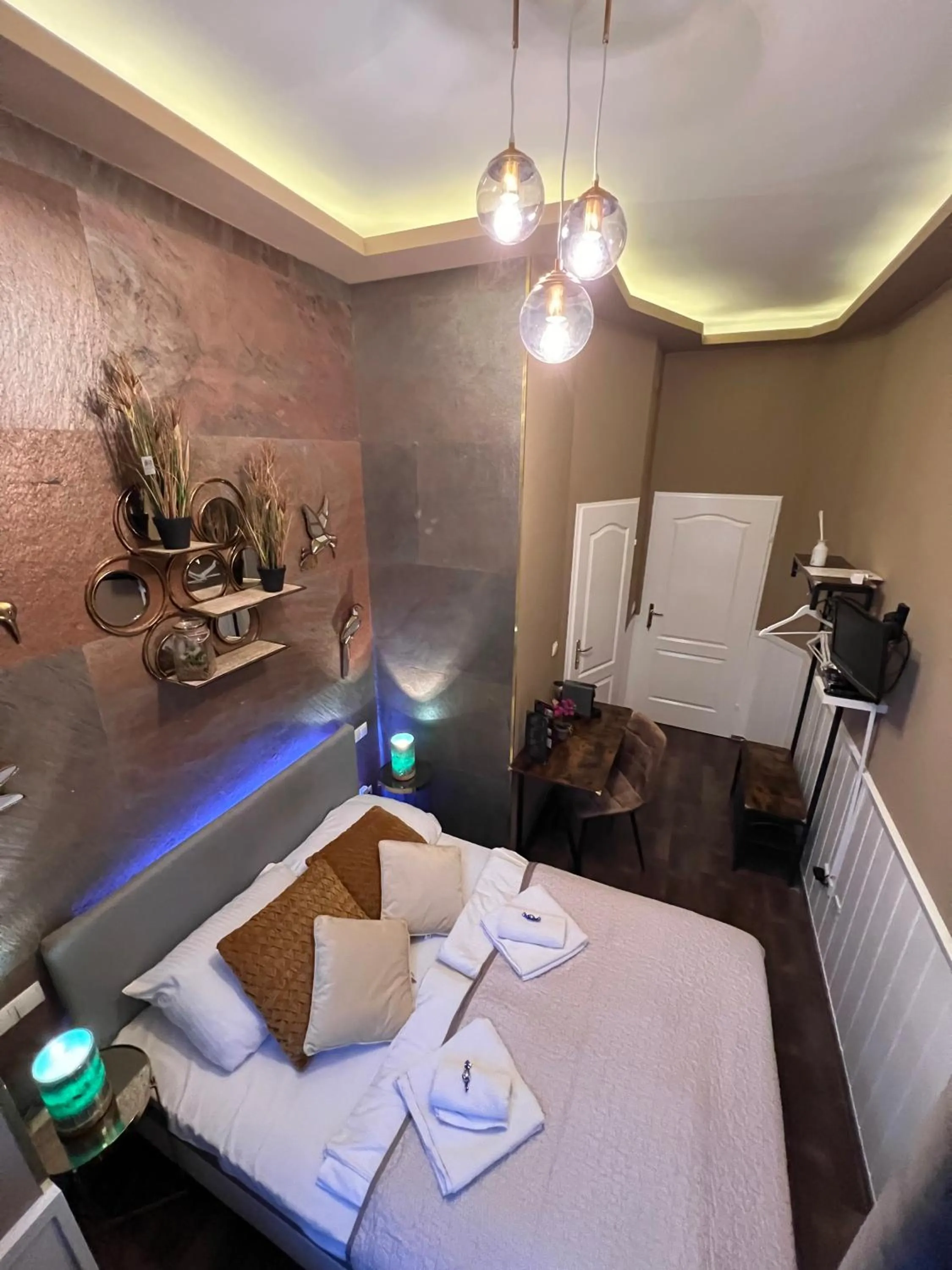 Bedroom, Bed in Urban Boutique Hotel