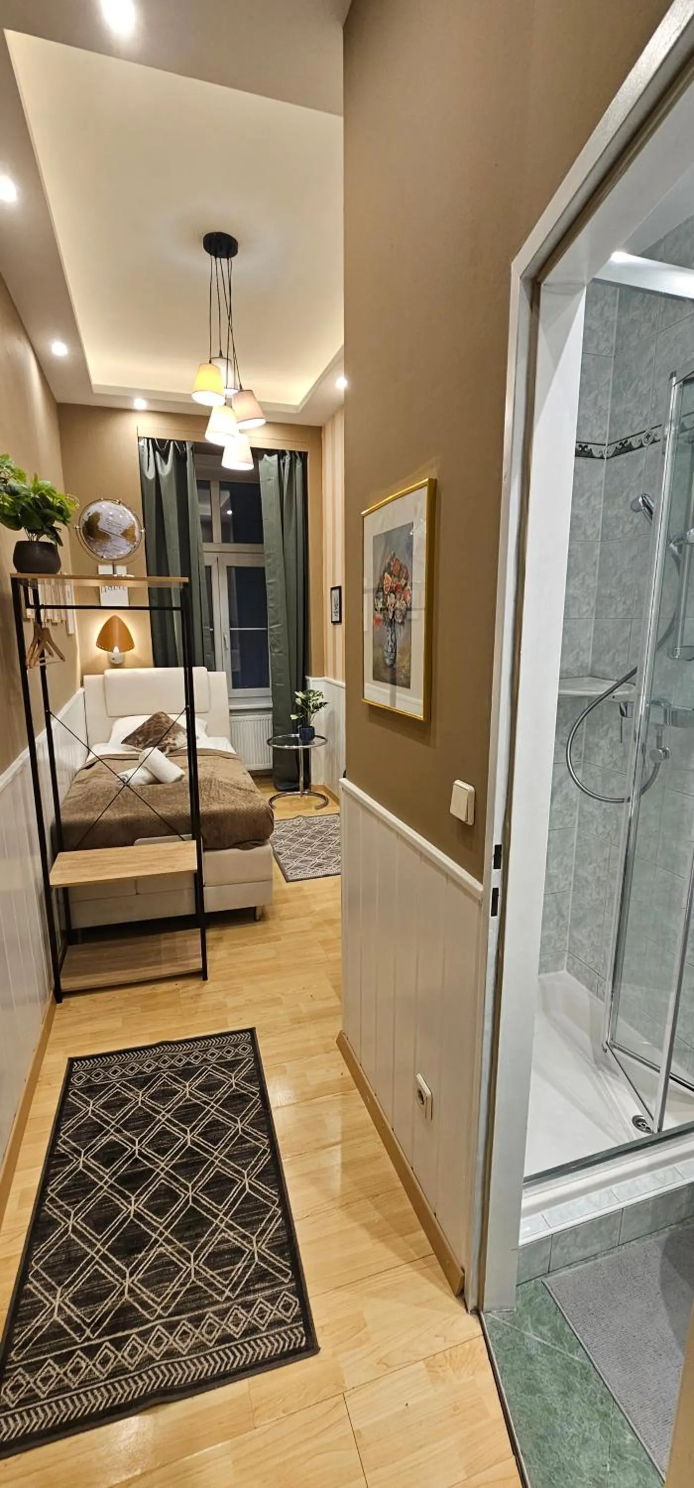 Shower, Bed in Urban Boutique Hotel