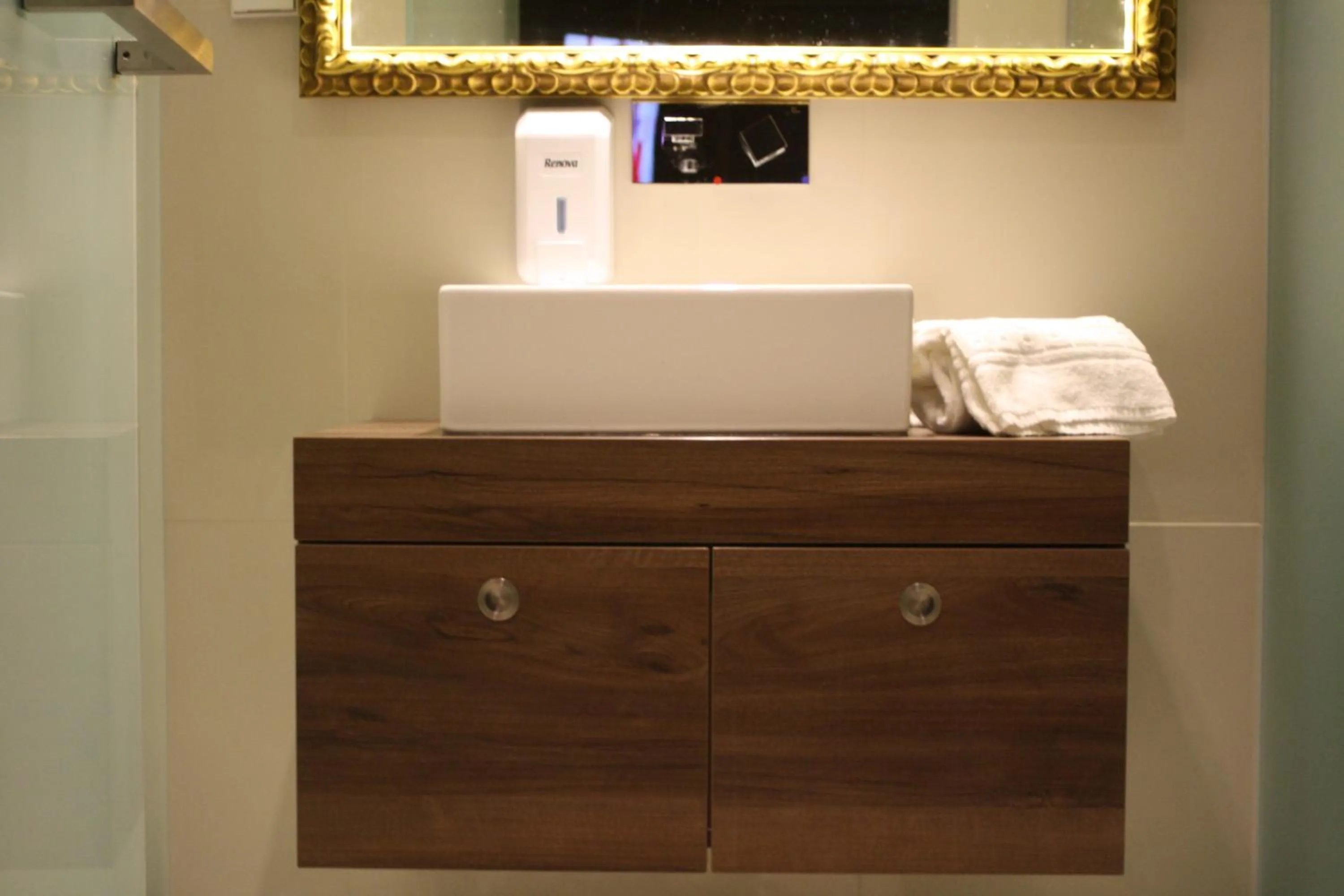 Bathroom in N1 Hostel Apartments and Suites