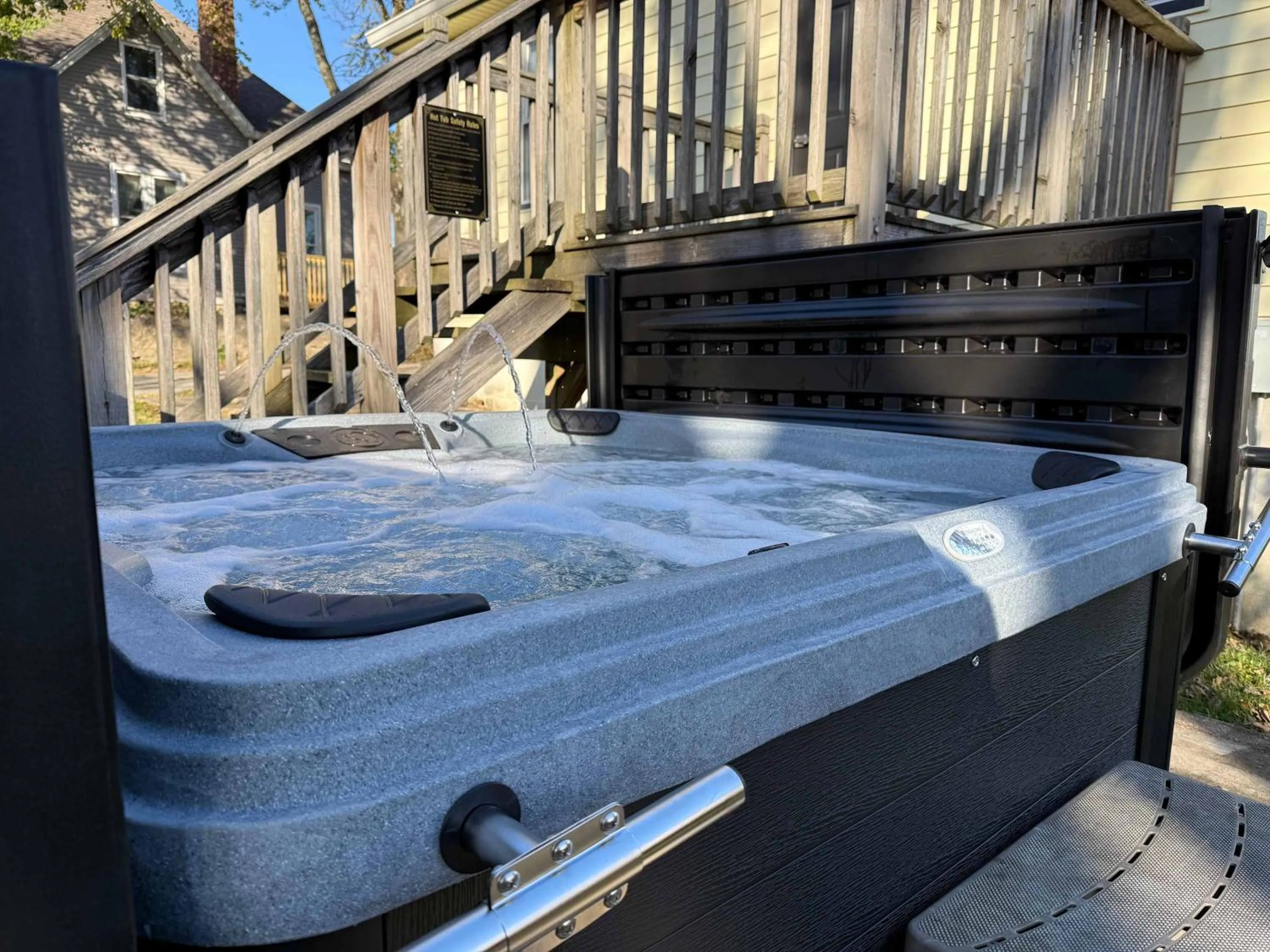 4BR for 10, Near Ark, High-Tech Kitchen, Parking!