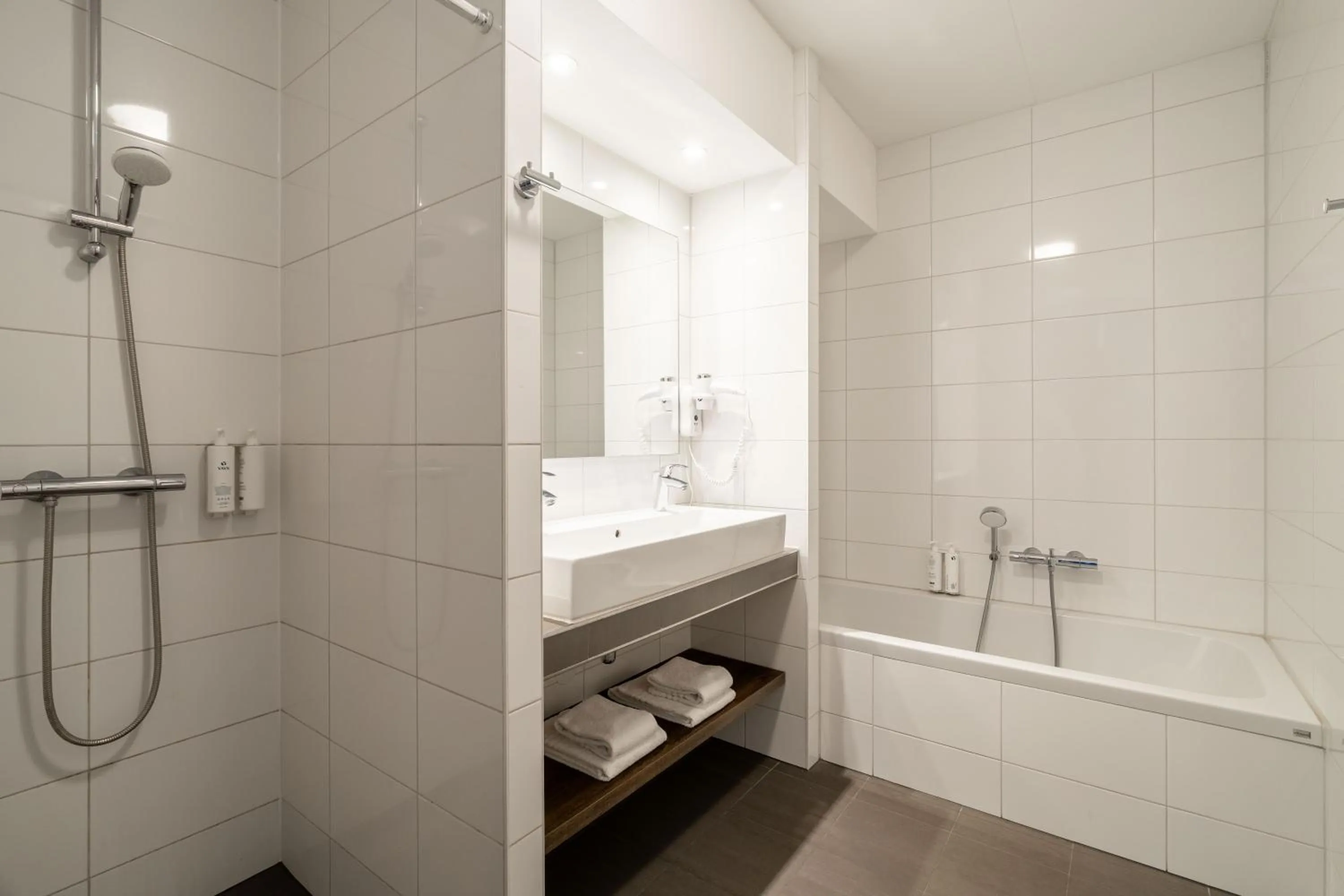 Shower in YAYS Amsterdam Prince Island by Numa