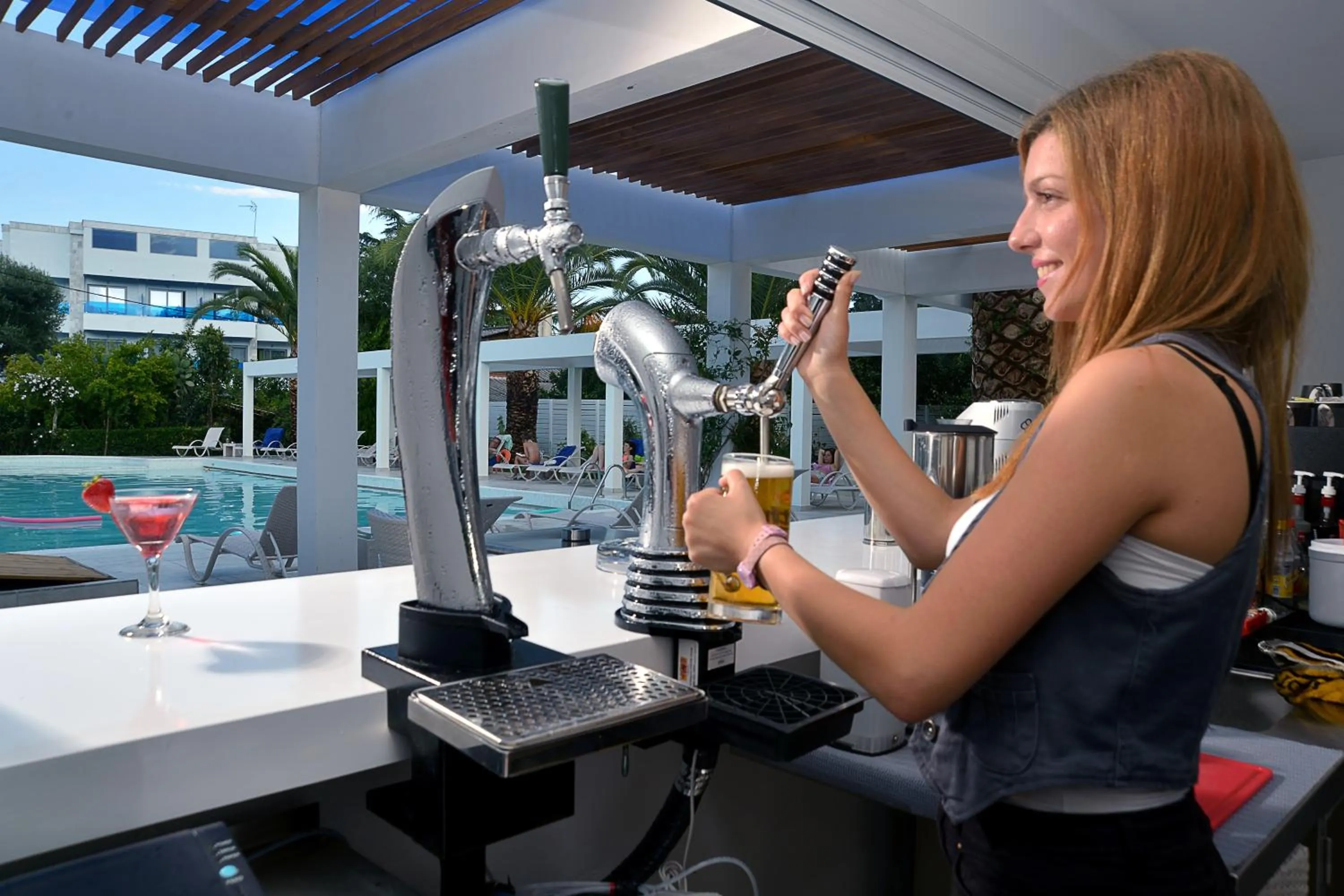 Lounge or bar in TRYP by Wyndham Corfu Dassia