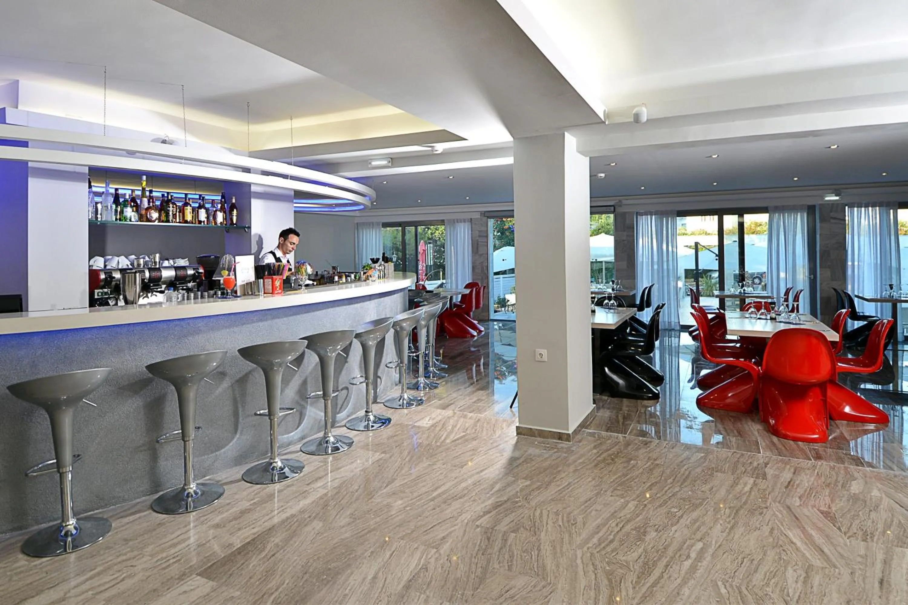 Lounge or bar in TRYP by Wyndham Corfu Dassia
