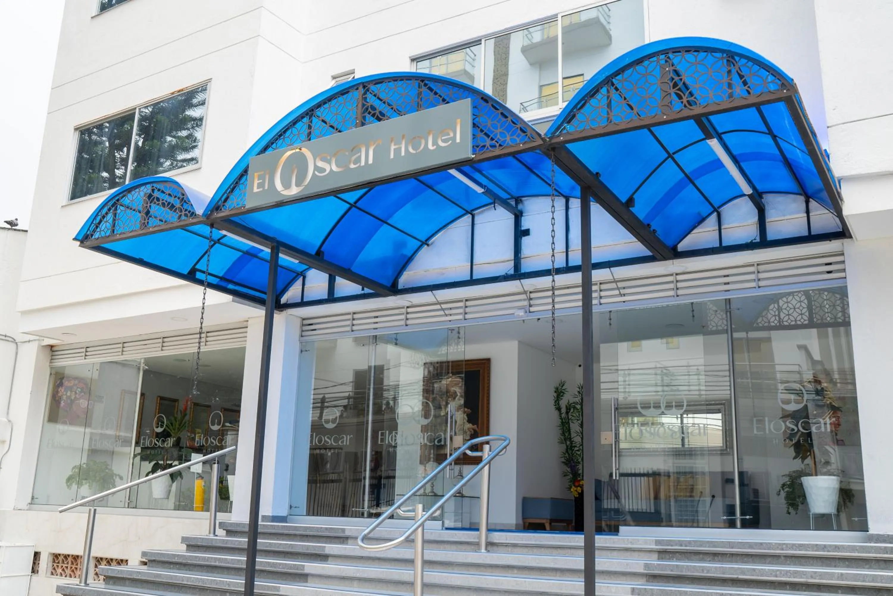 Facade/entrance in El Oscar Hotel