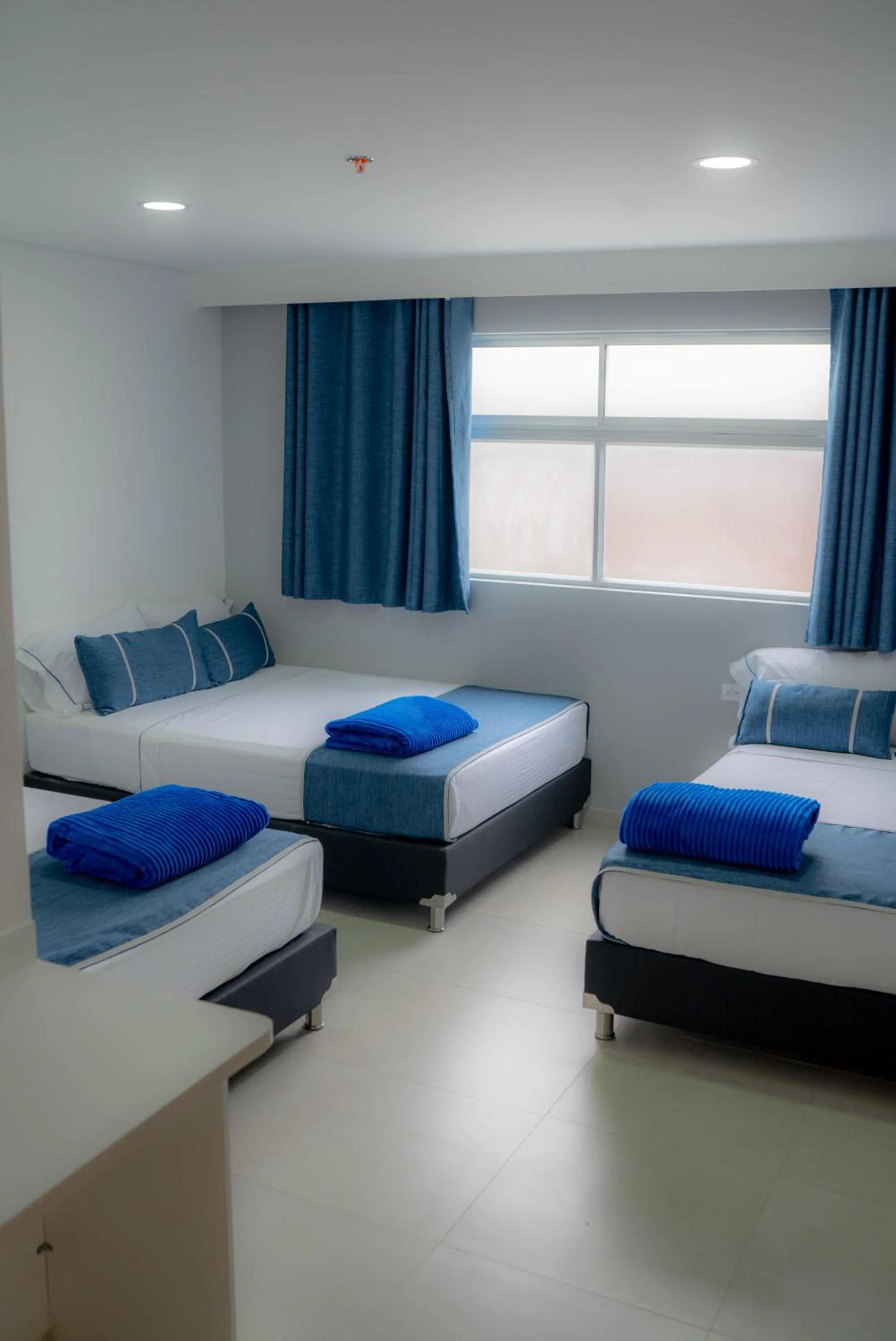 Text overlay, Bed in El Oscar Hotel