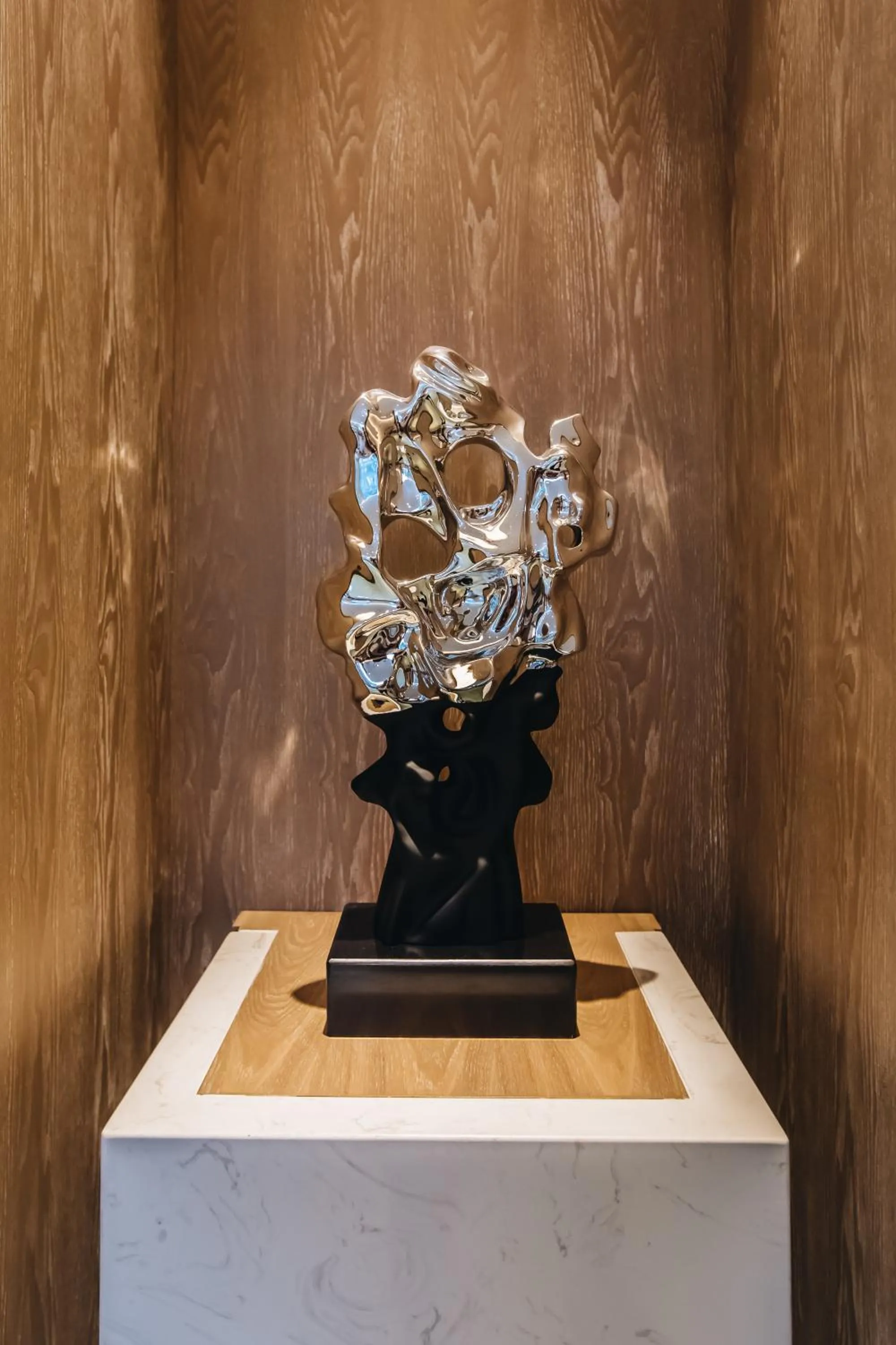 Decorative detail in Orienwit Hotel-Free Shuttle Bus fir Canton Fair