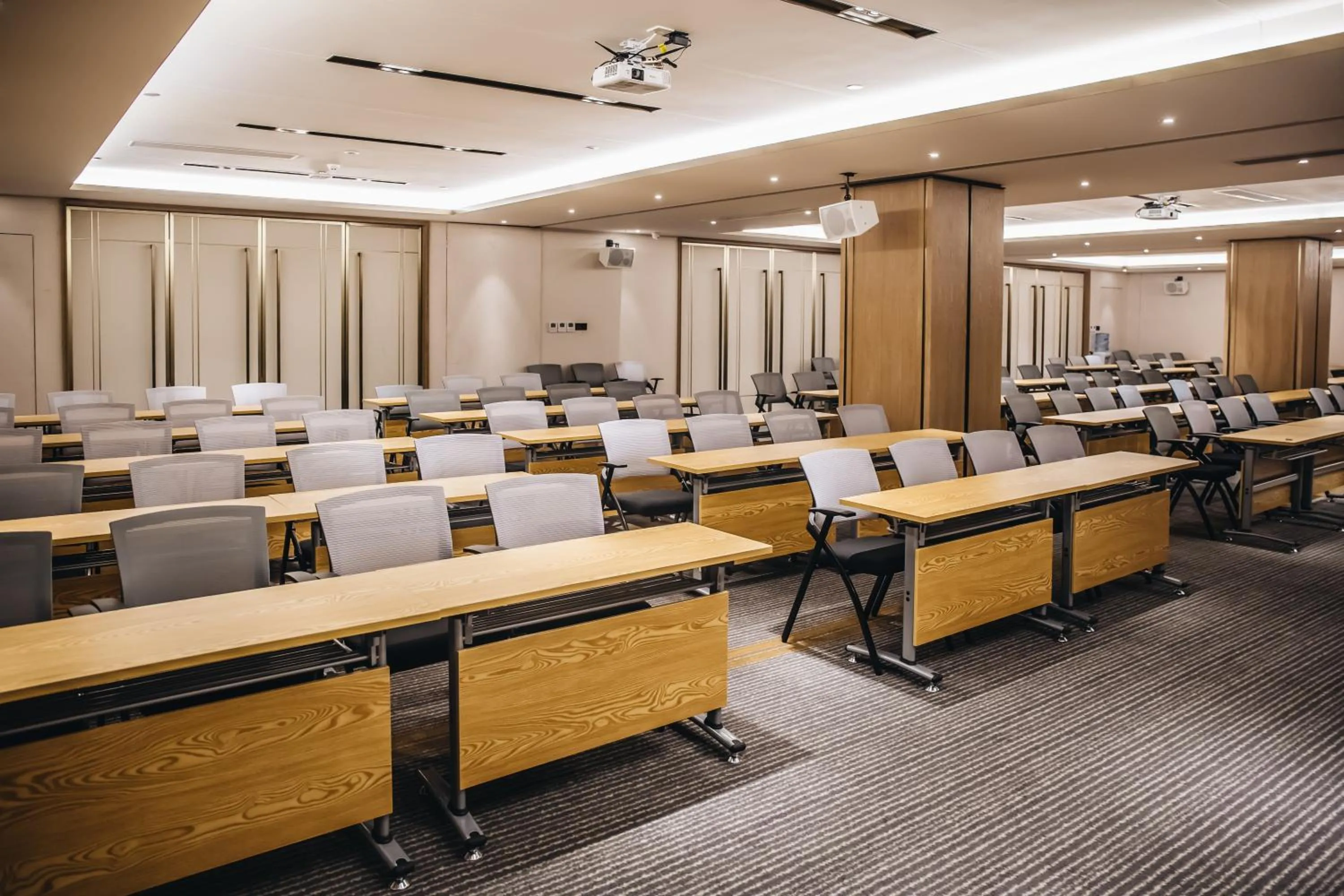 Meeting/conference room in Orienwit Hotel-Free Shuttle Bus fir Canton Fair