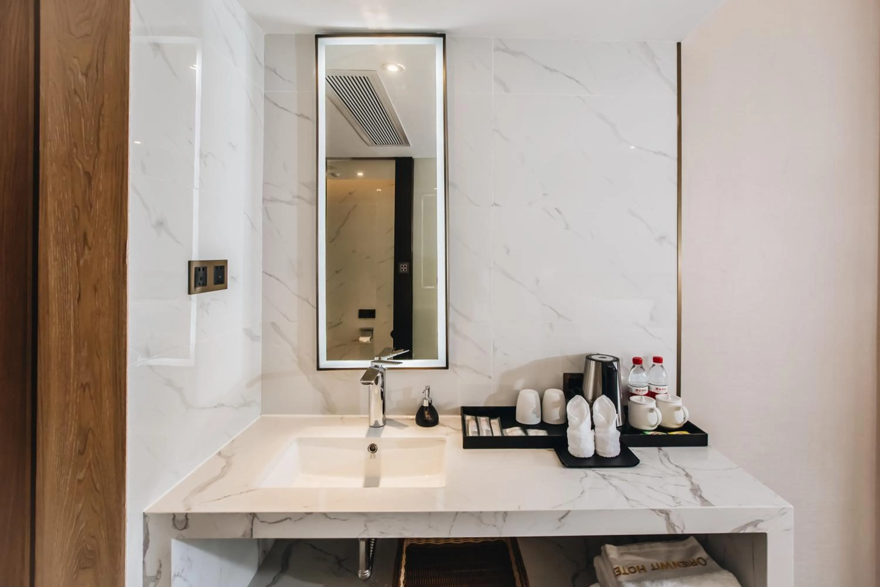 Photo of the whole room in Orienwit Hotel-Free Shuttle Bus fir Canton Fair