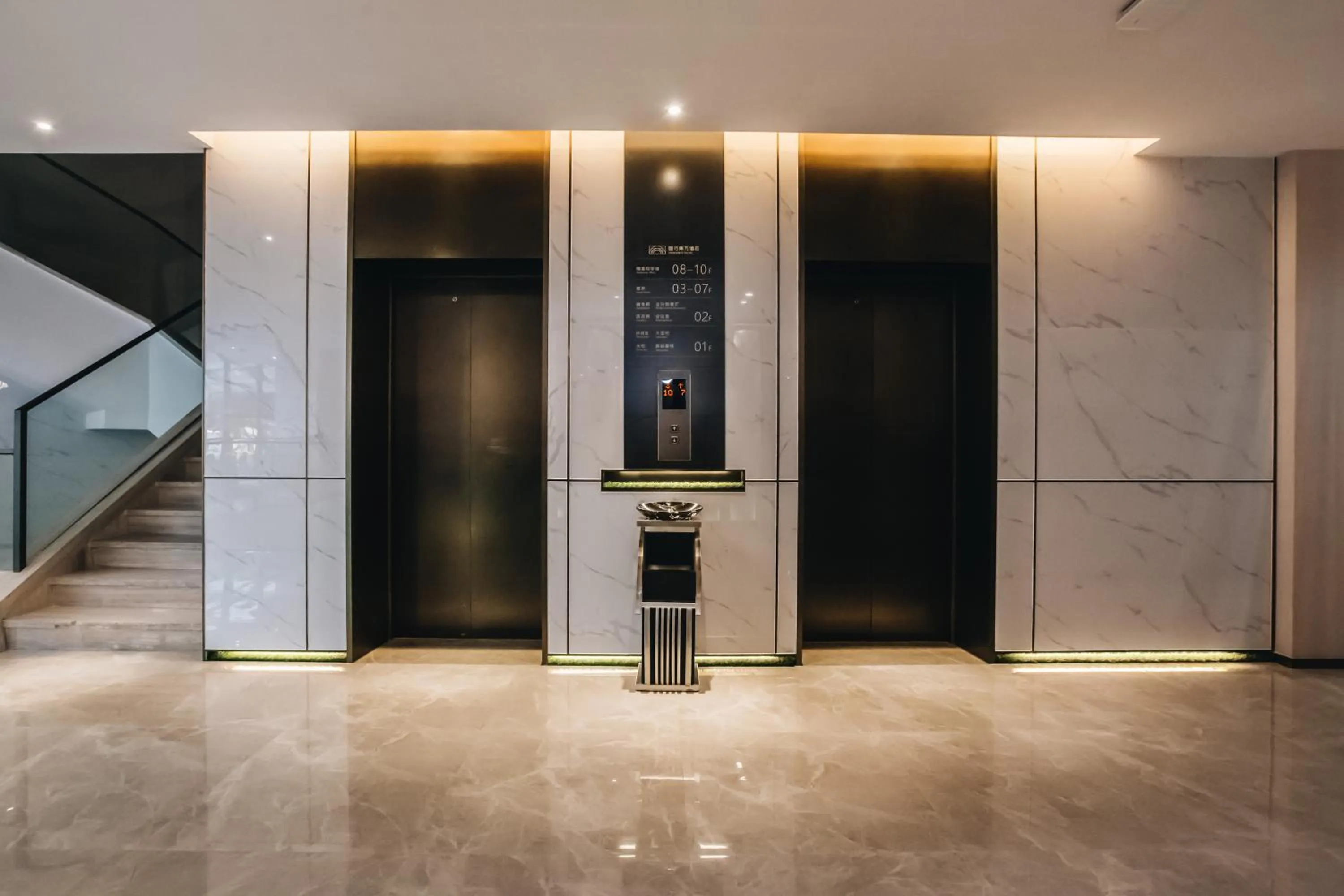 elevator in Orienwit Hotel-Free Shuttle Bus fir Canton Fair