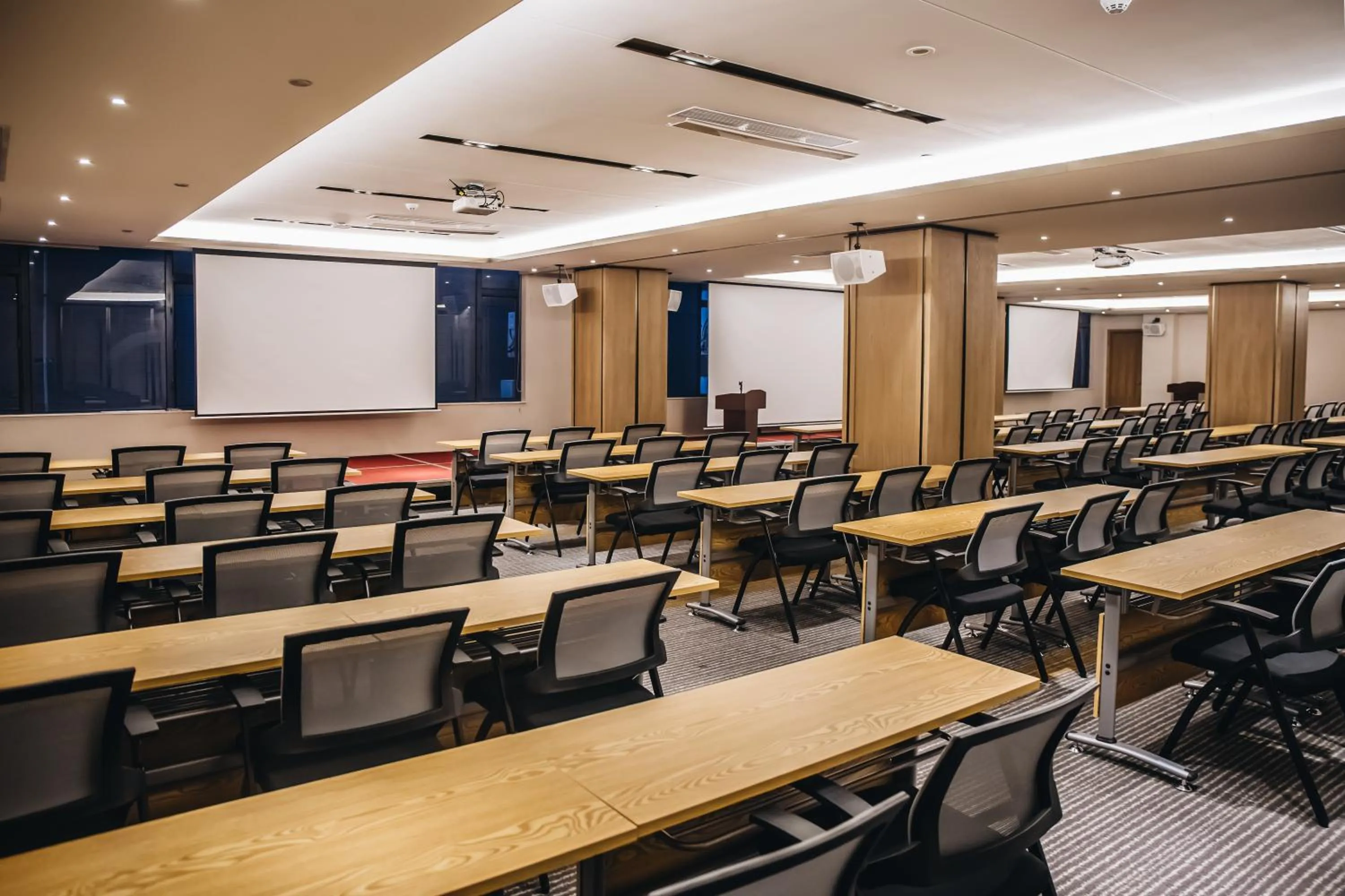 Meeting/conference room in Orienwit Hotel-Free Shuttle Bus fir Canton Fair