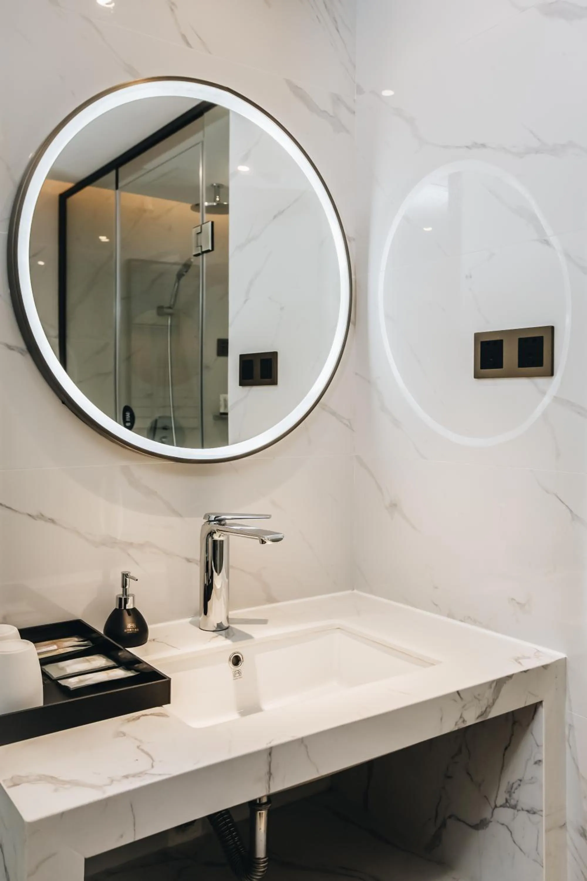 Photo of the whole room in Orienwit Hotel-Free Shuttle Bus fir Canton Fair