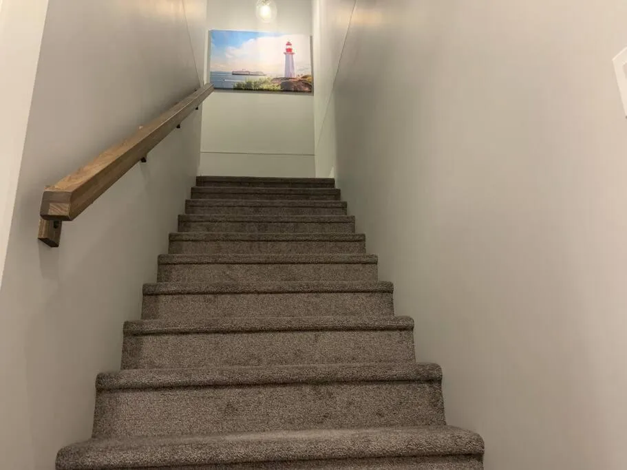 Luxurious 3 BR Villa with free parking - King Bed