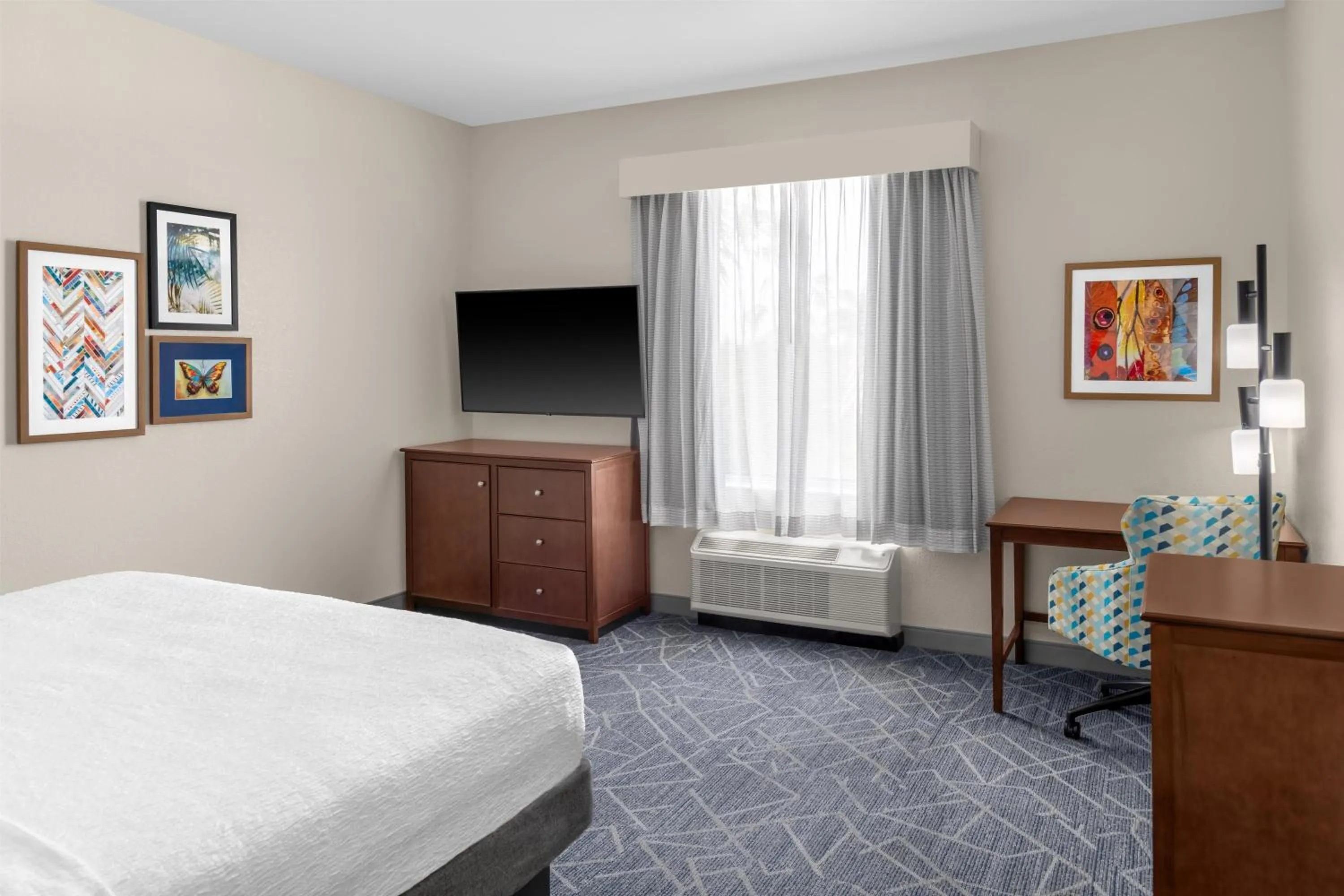 Bedroom, Bed in Hampton Inn and Suites Coconut Creek