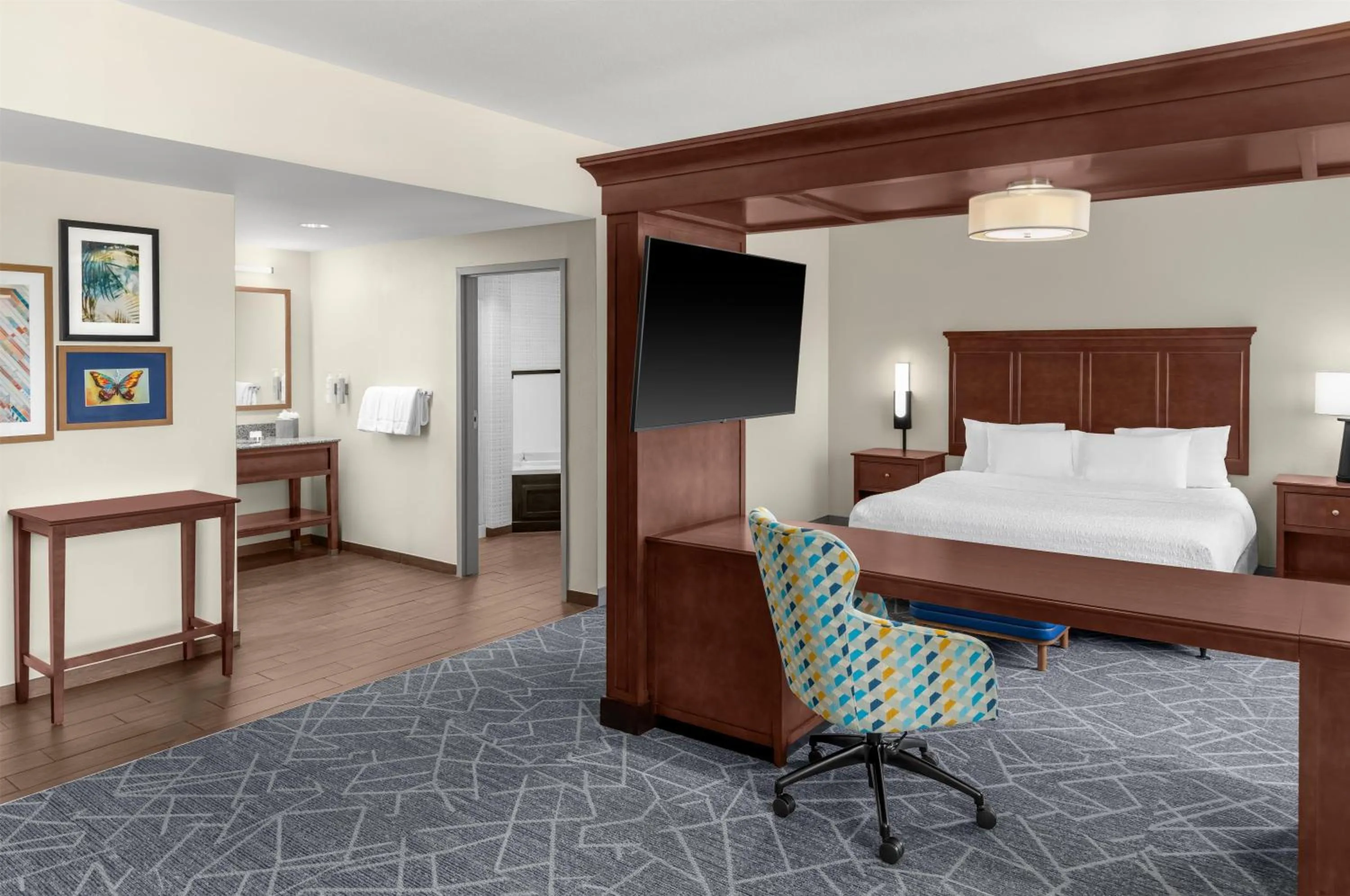 Bedroom, Bed in Hampton Inn and Suites Coconut Creek