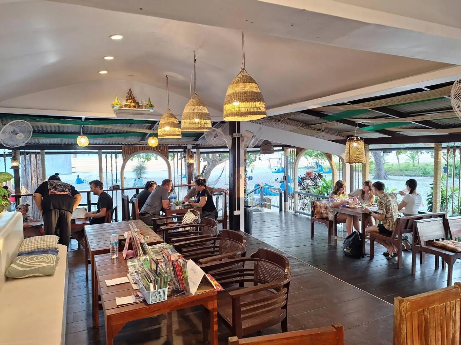Restaurant/places to eat in PAN Beachfront Resort Krabi