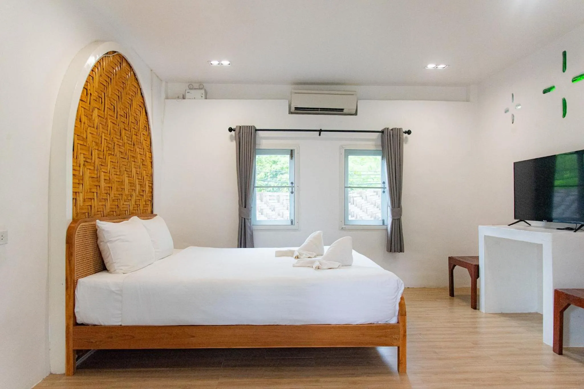 Bed in PAN Beachfront Resort Krabi