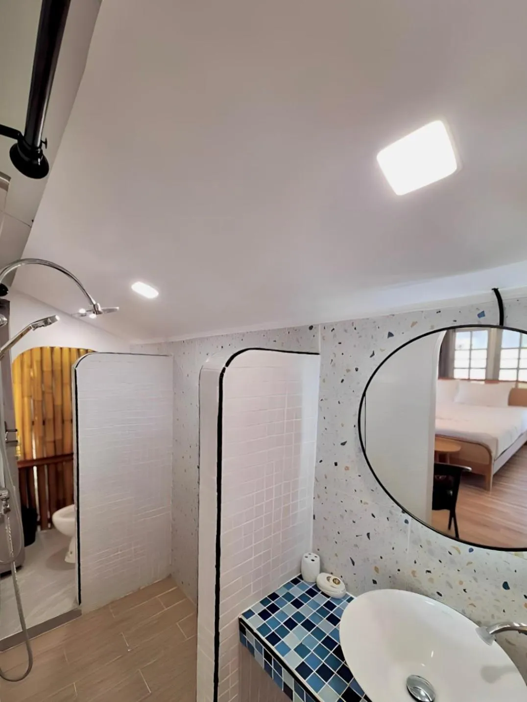 Bathroom, Bed in PAN Beachfront Resort Krabi