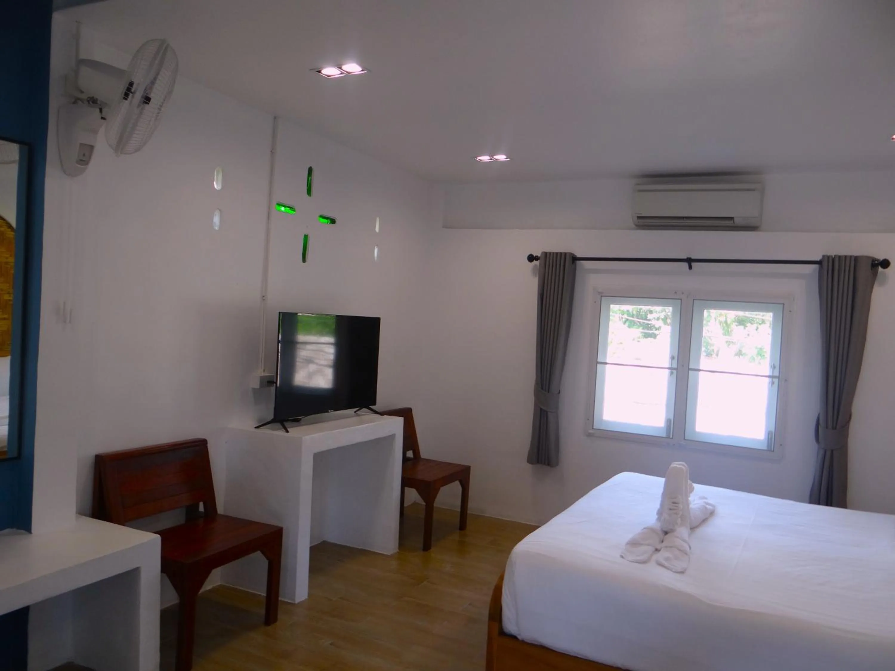 Bedroom, Bed in PAN Beachfront Resort Krabi