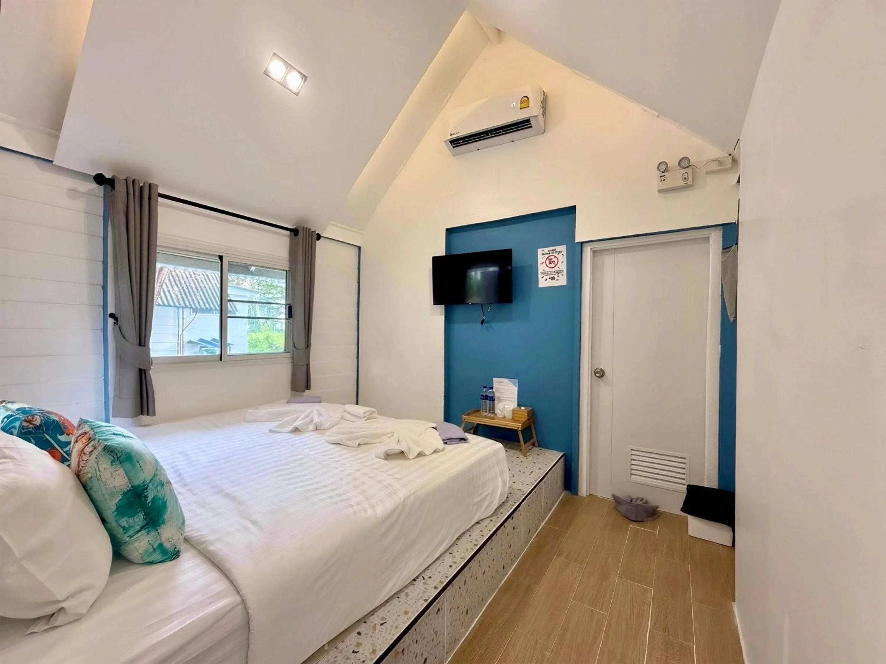 Bedroom, Bed in PAN Beachfront Resort Krabi