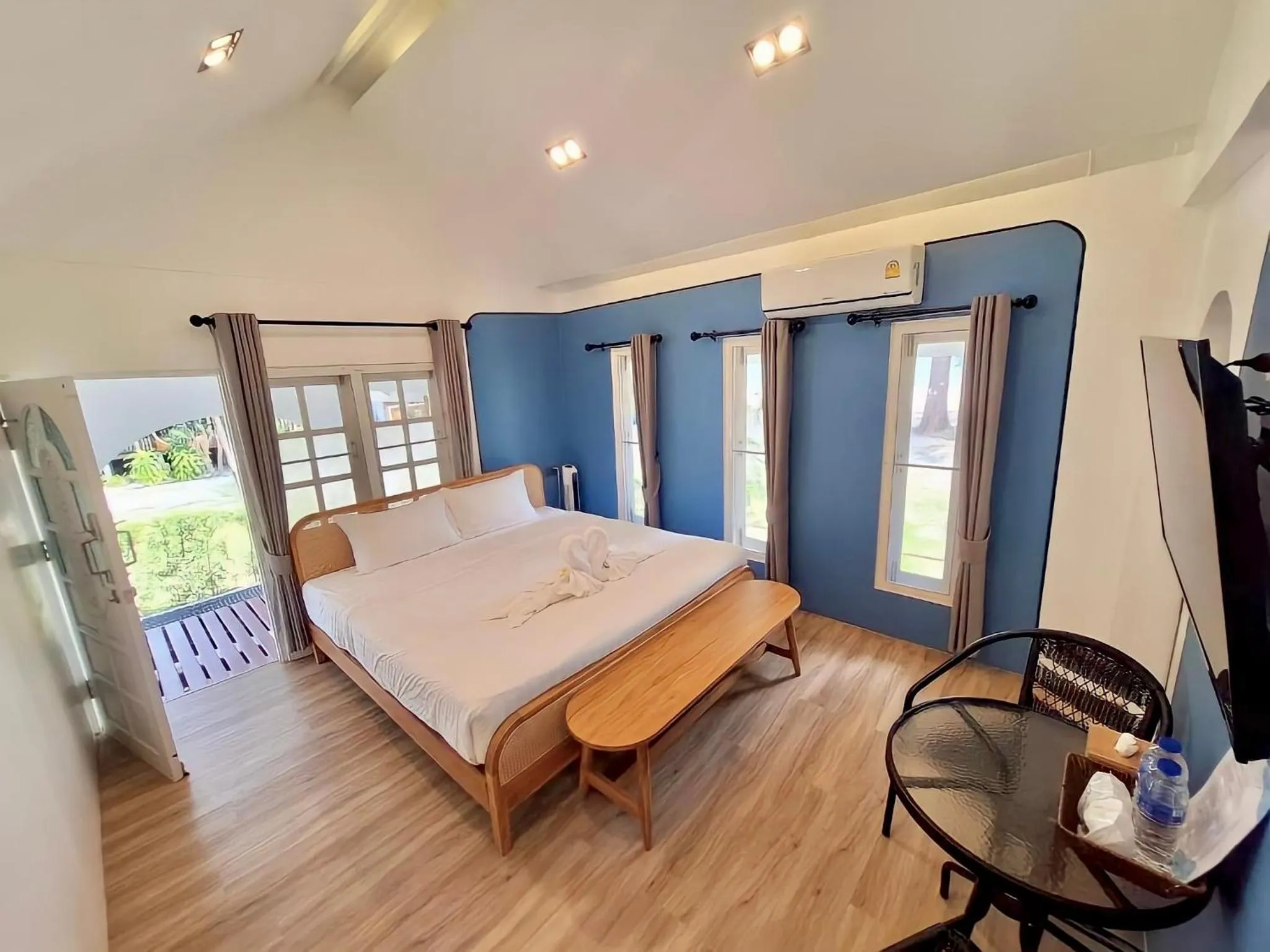 Bed in PAN Beachfront Resort Krabi