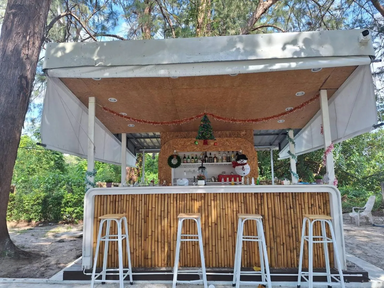 Lounge or bar in PAN Beachfront Resort Krabi