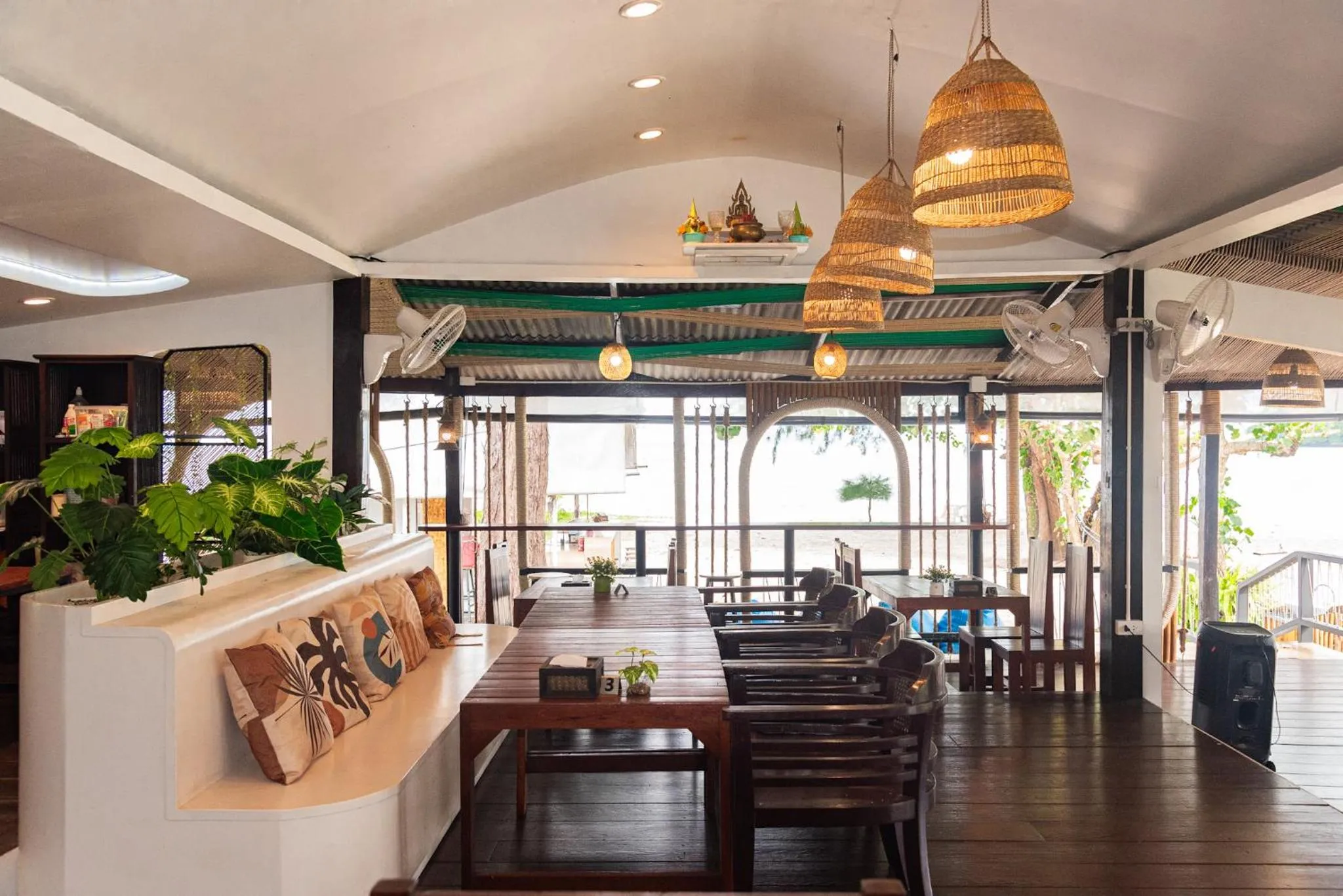 Restaurant/places to eat in PAN Beachfront Resort Krabi