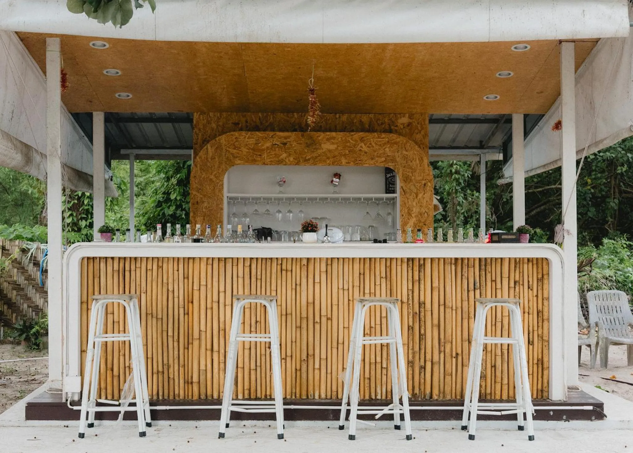 Lounge or bar in PAN Beachfront Resort Krabi