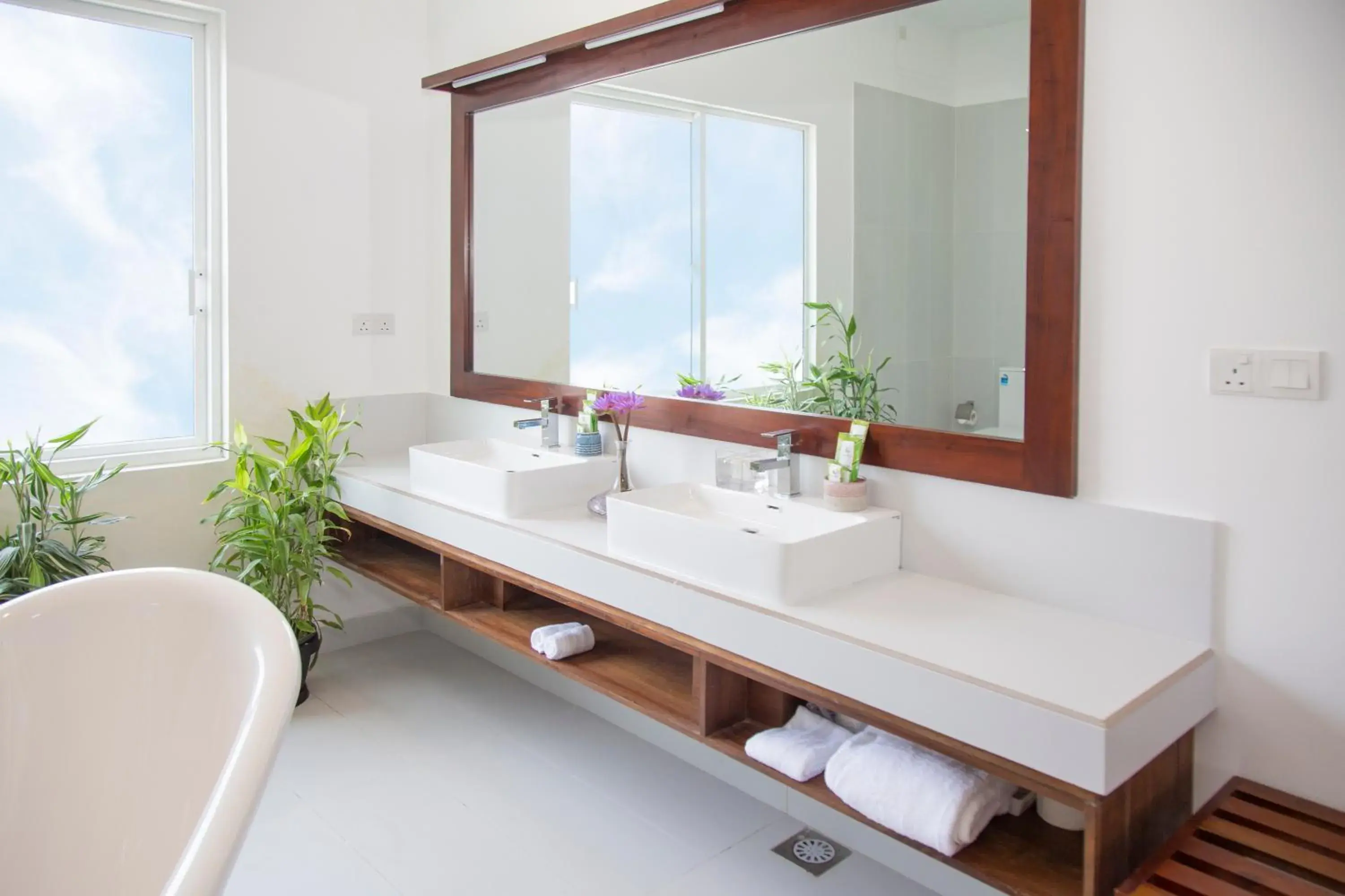 King Suite with Ocean View with homemade Sorbet, a tropical evening mocktail, local snacks with tea/coffee, and a dining experience by the white sands in Vis Ta Vie -Thema Collection King Suite with Ocean View with homemade Sorbet, a tropical evening mocktail, local snacks with tea/coffee, and a dining experience by the white sands in Vis Ta Vie -Thema Collection