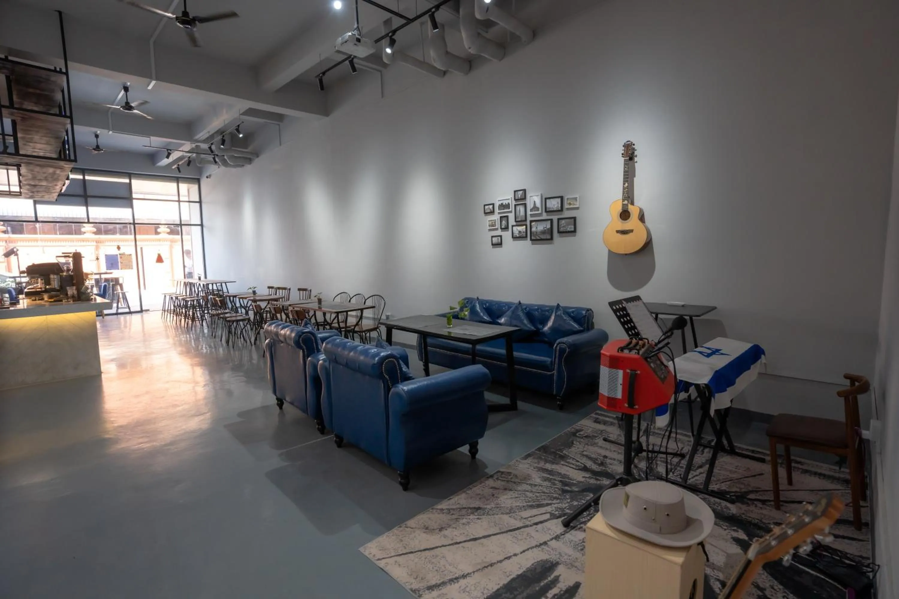 Restaurant/places to eat in ARK House